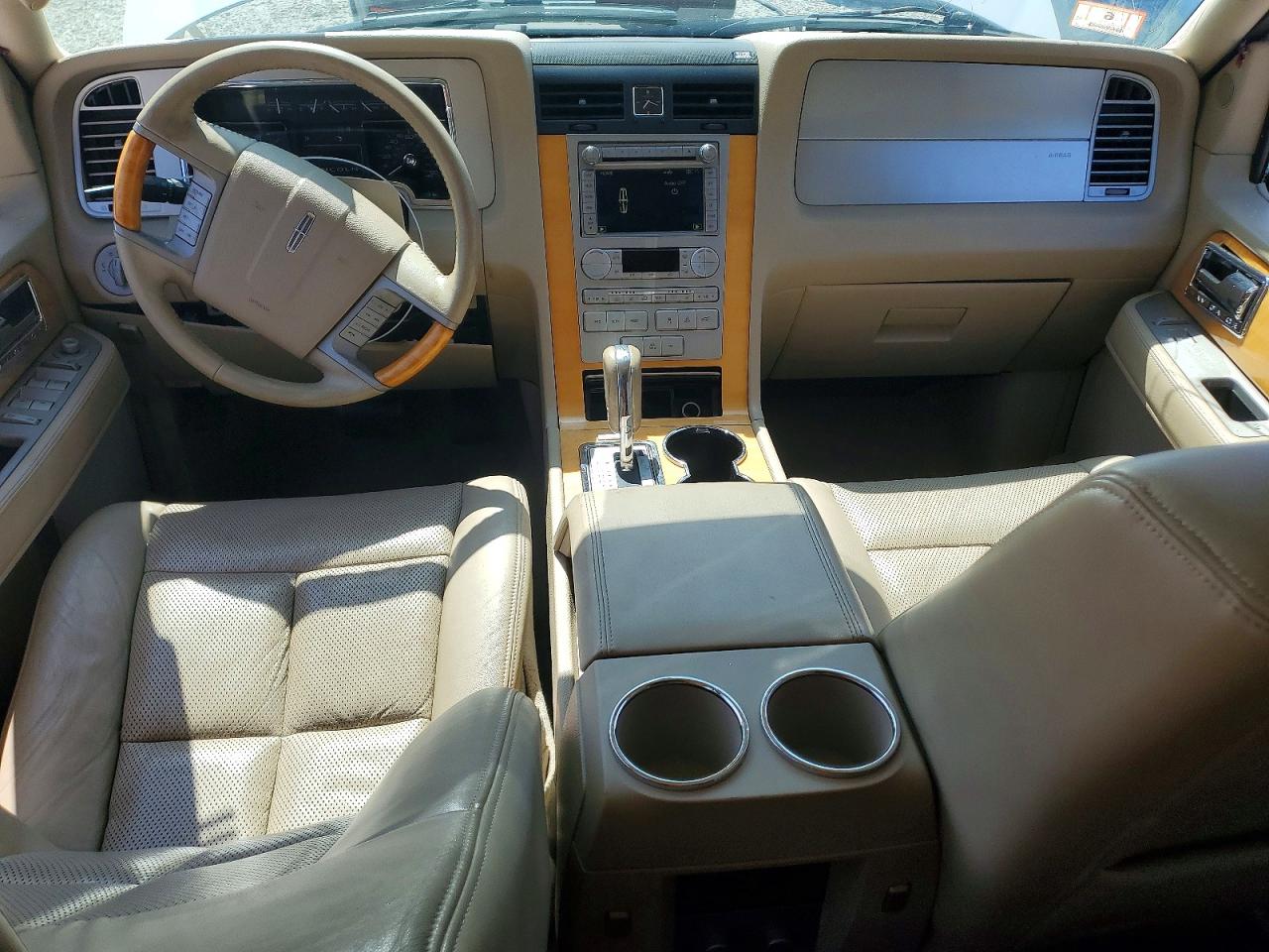 2010 Lincoln Navigator White vin: 5LMJJ2J5XAEJ09229
