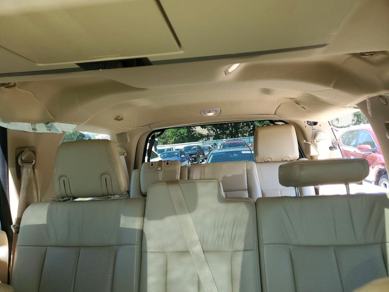 2010 Lincoln Navigator White vin: 5LMJJ2J5XAEJ09229