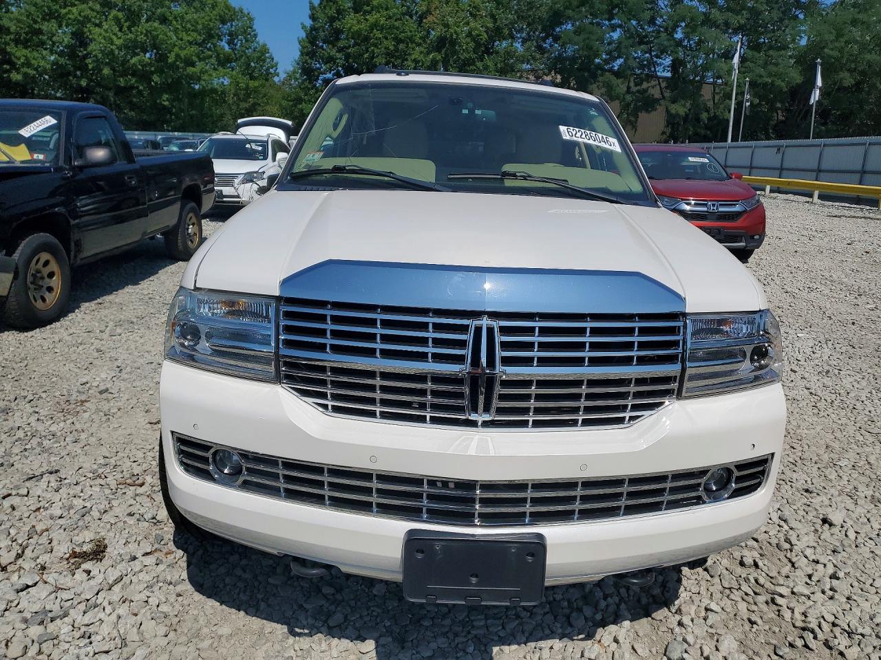 2010 Lincoln Navigator White vin: 5LMJJ2J5XAEJ09229
