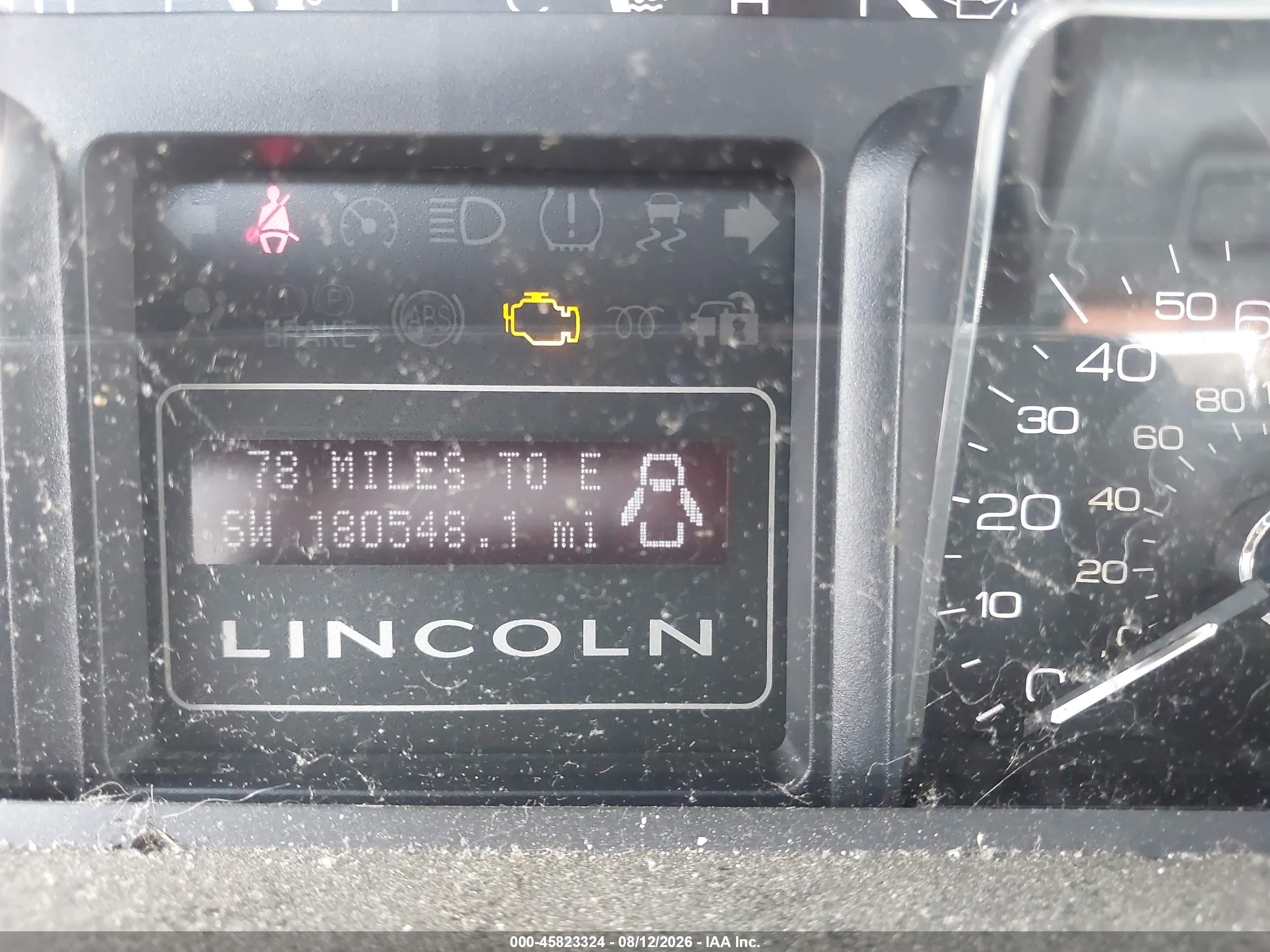 2011 Lincoln Navigator   White vin: 5LMJJ2J5XBEJ00466