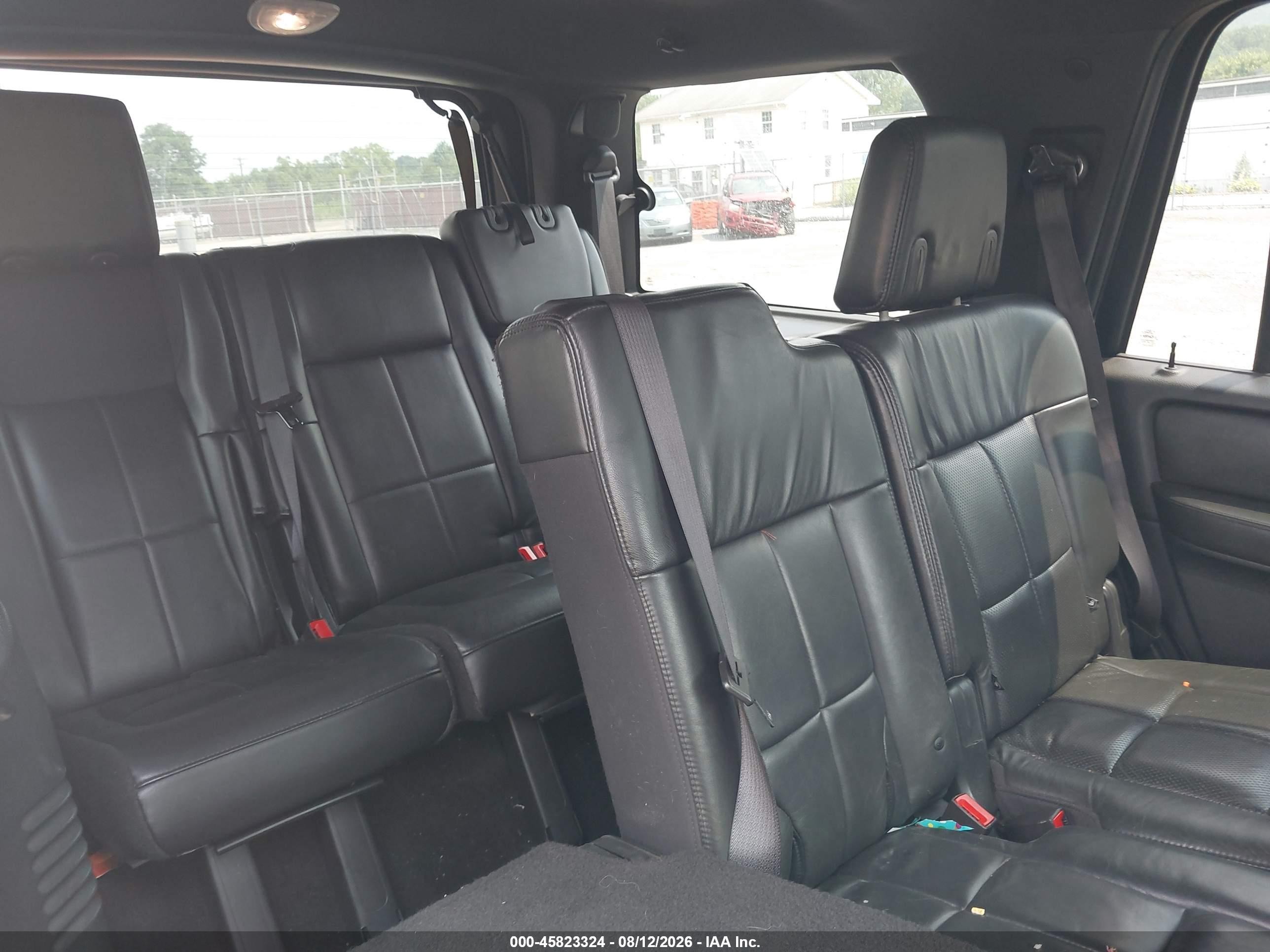 2011 Lincoln Navigator   White vin: 5LMJJ2J5XBEJ00466