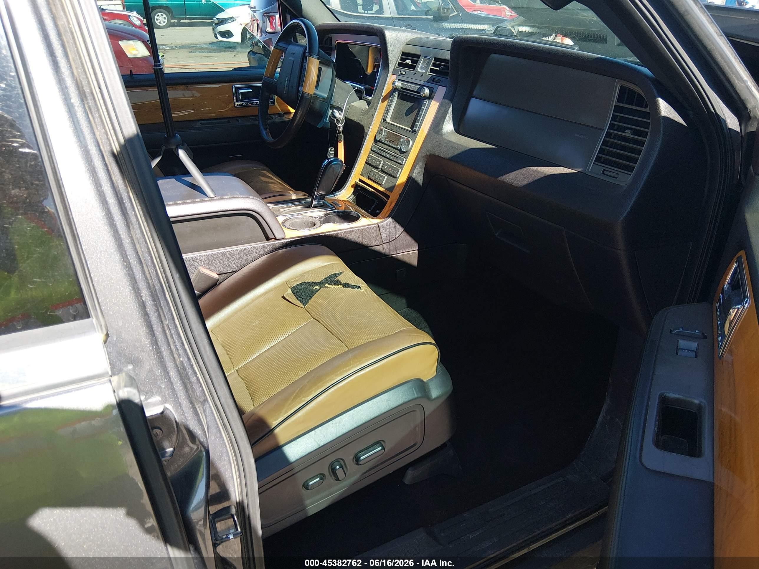 2014 Lincoln Navigator   Черный vin: 5LMJJ2J5XEEL04866