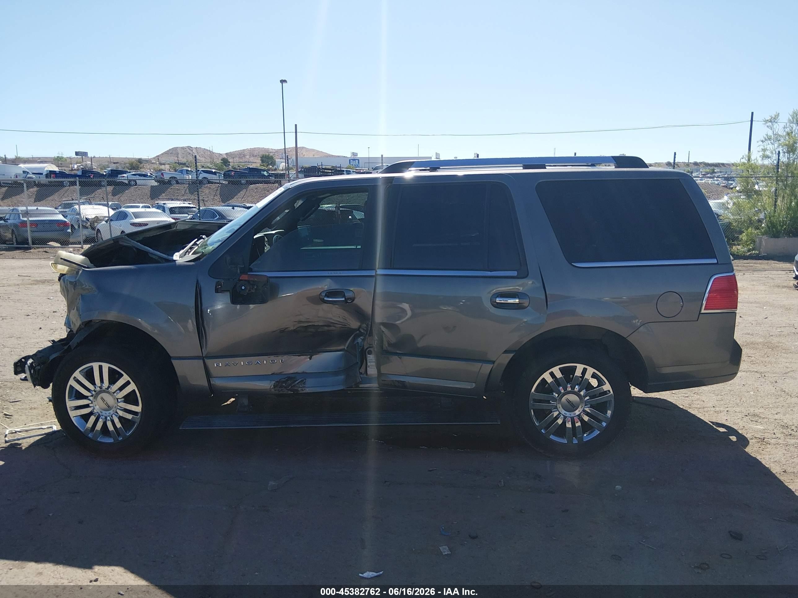 2014 Lincoln Navigator   Черный vin: 5LMJJ2J5XEEL04866
