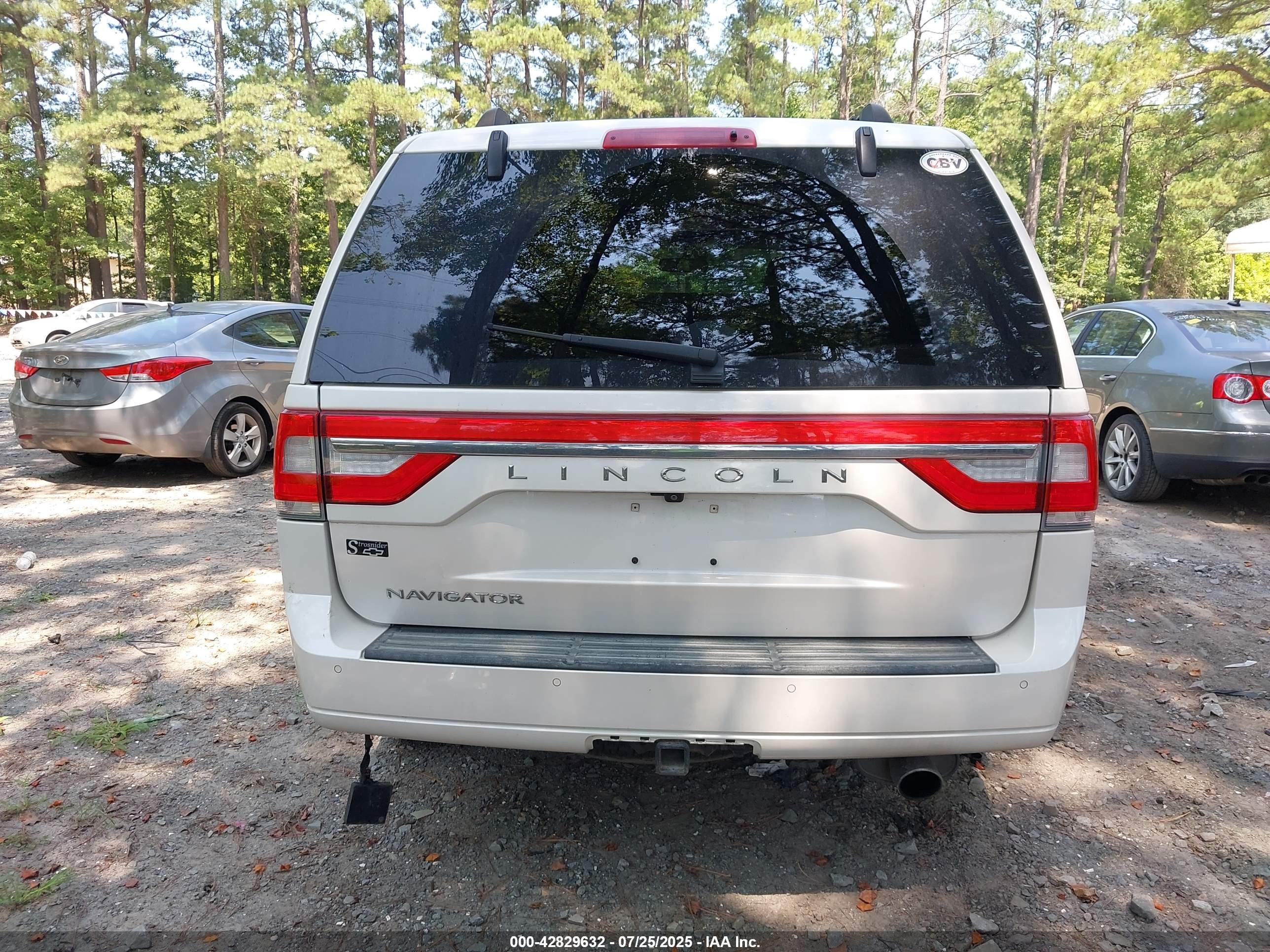 2017 Lincoln Navigator Select White vin: 5LMJJ2JT0HEL04362