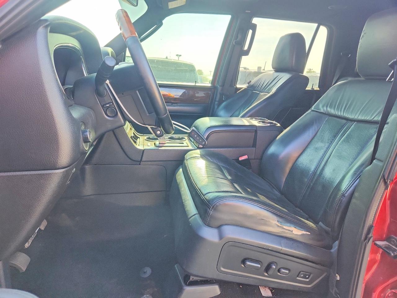 2015 Lincoln Navigator Red vin: 5LMJJ2JT1FEJ02868