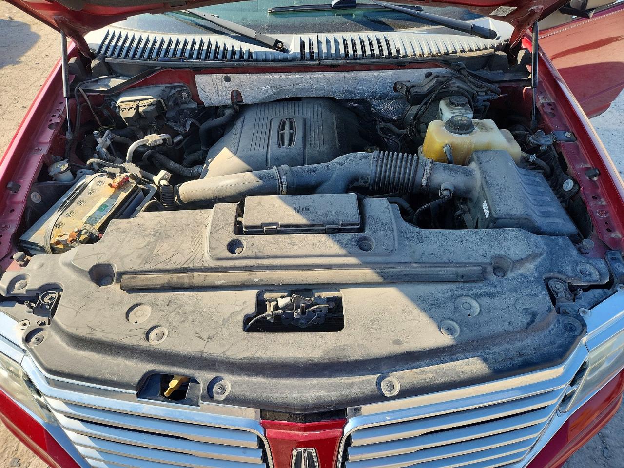 2015 Lincoln Navigator Red vin: 5LMJJ2JT1FEJ02868