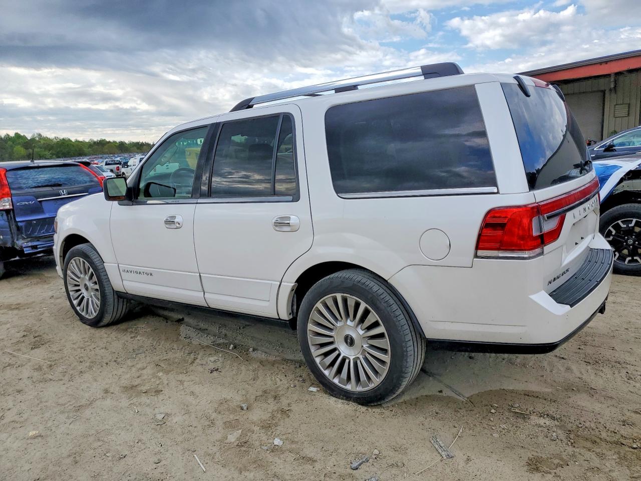 2015 Lincoln Navigator White vin: 5LMJJ2JT1FEJ05818