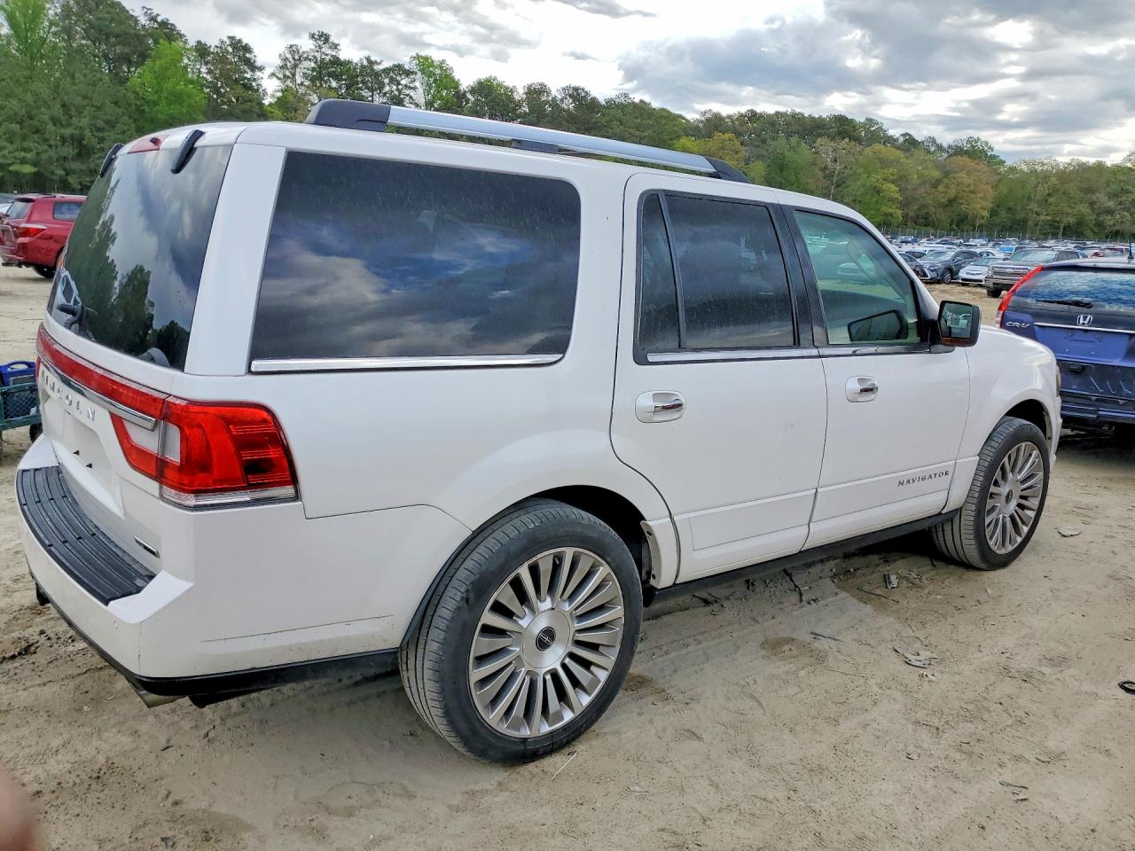 2015 Lincoln Navigator White vin: 5LMJJ2JT1FEJ05818