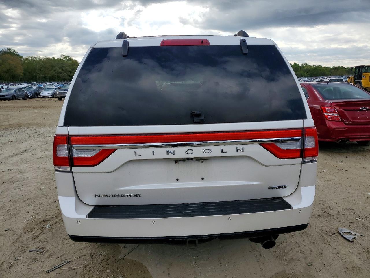 2015 Lincoln Navigator White vin: 5LMJJ2JT1FEJ05818