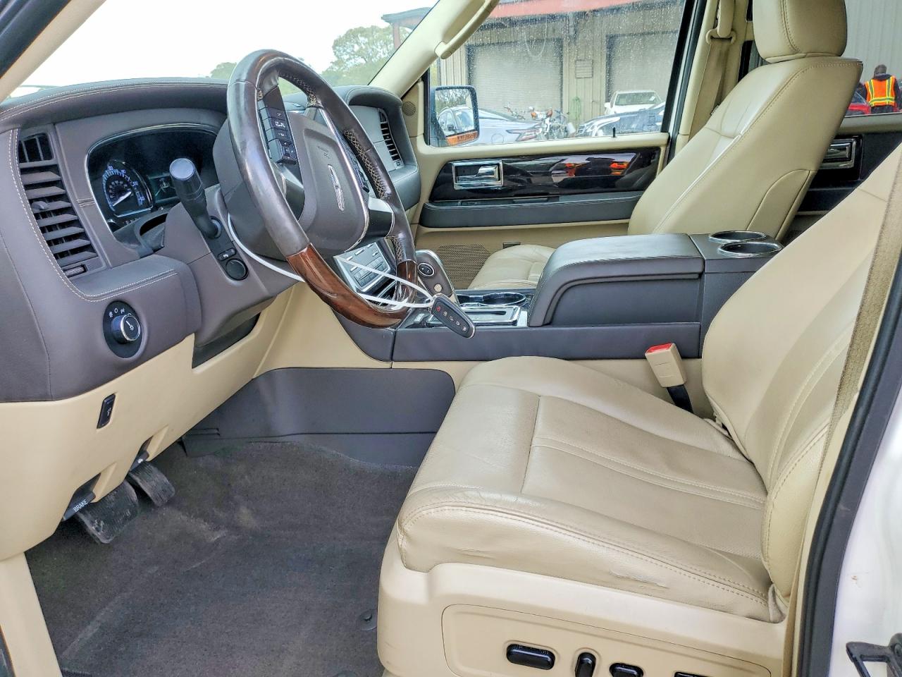 2015 Lincoln Navigator White vin: 5LMJJ2JT1FEJ05818