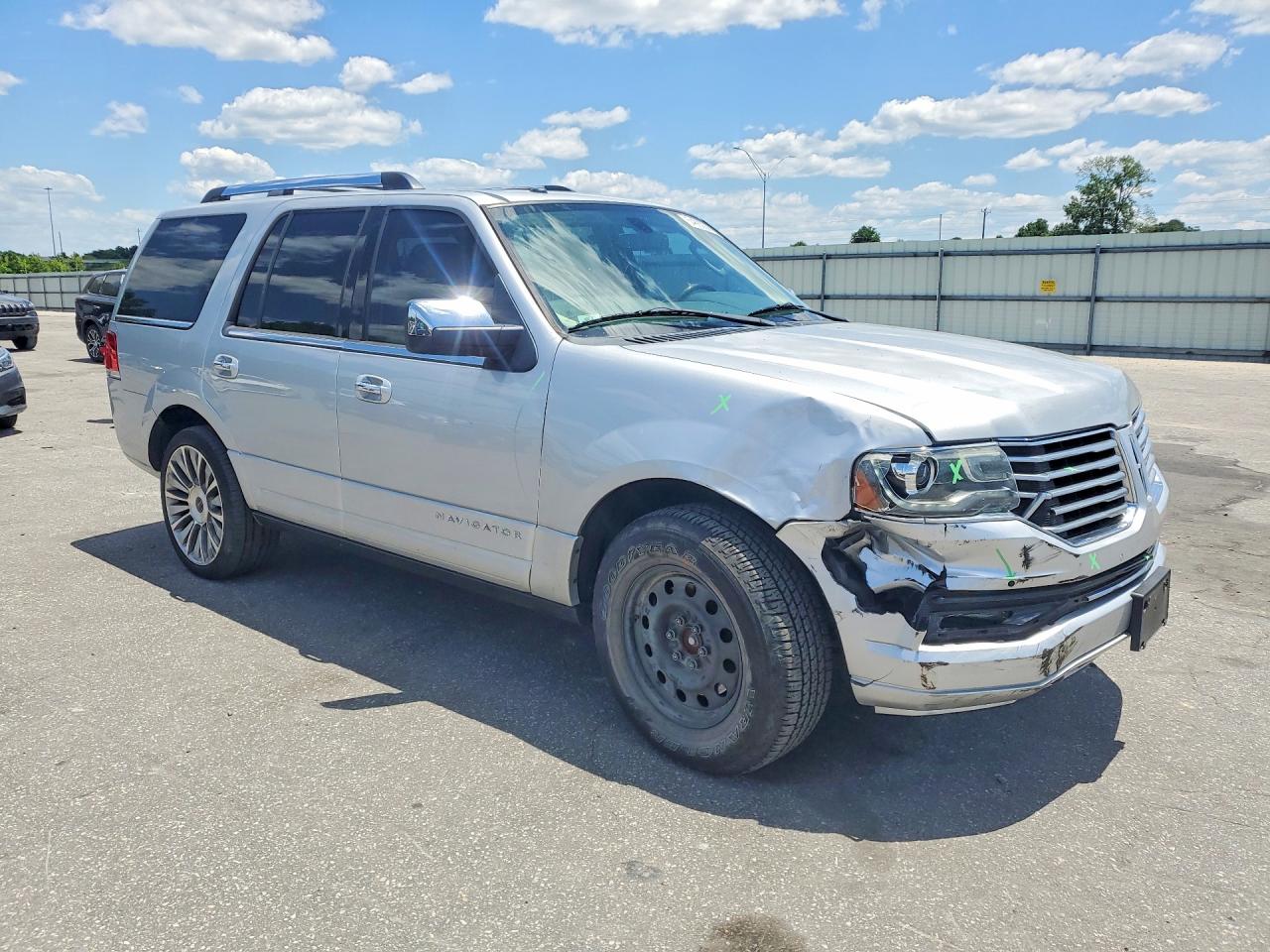 2015 Lincoln Navigator Silver vin: 5LMJJ2JT1FEJ06595