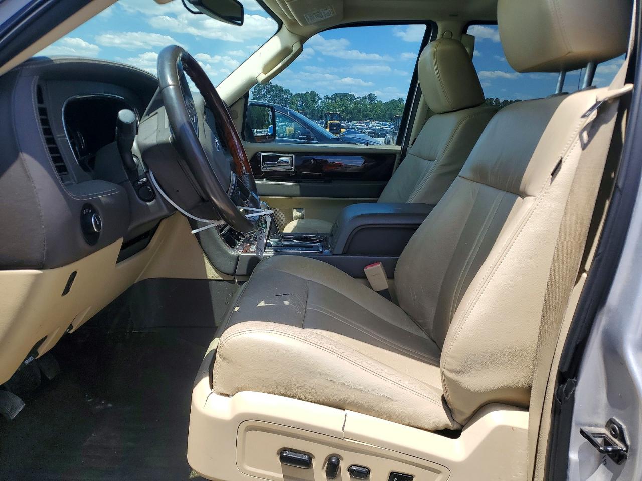 2015 Lincoln Navigator Silver vin: 5LMJJ2JT1FEJ06595