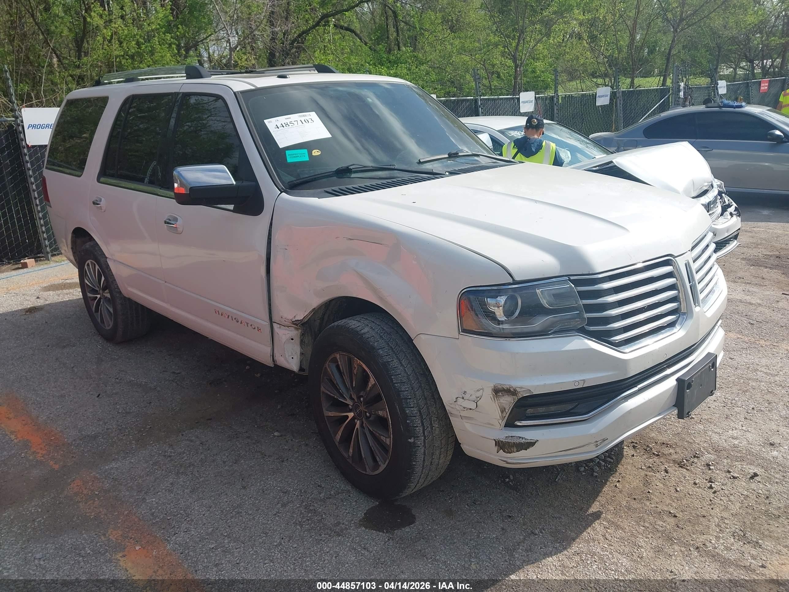 2015 Lincoln Navigator   White vin: 5LMJJ2JT3FEJ03245
