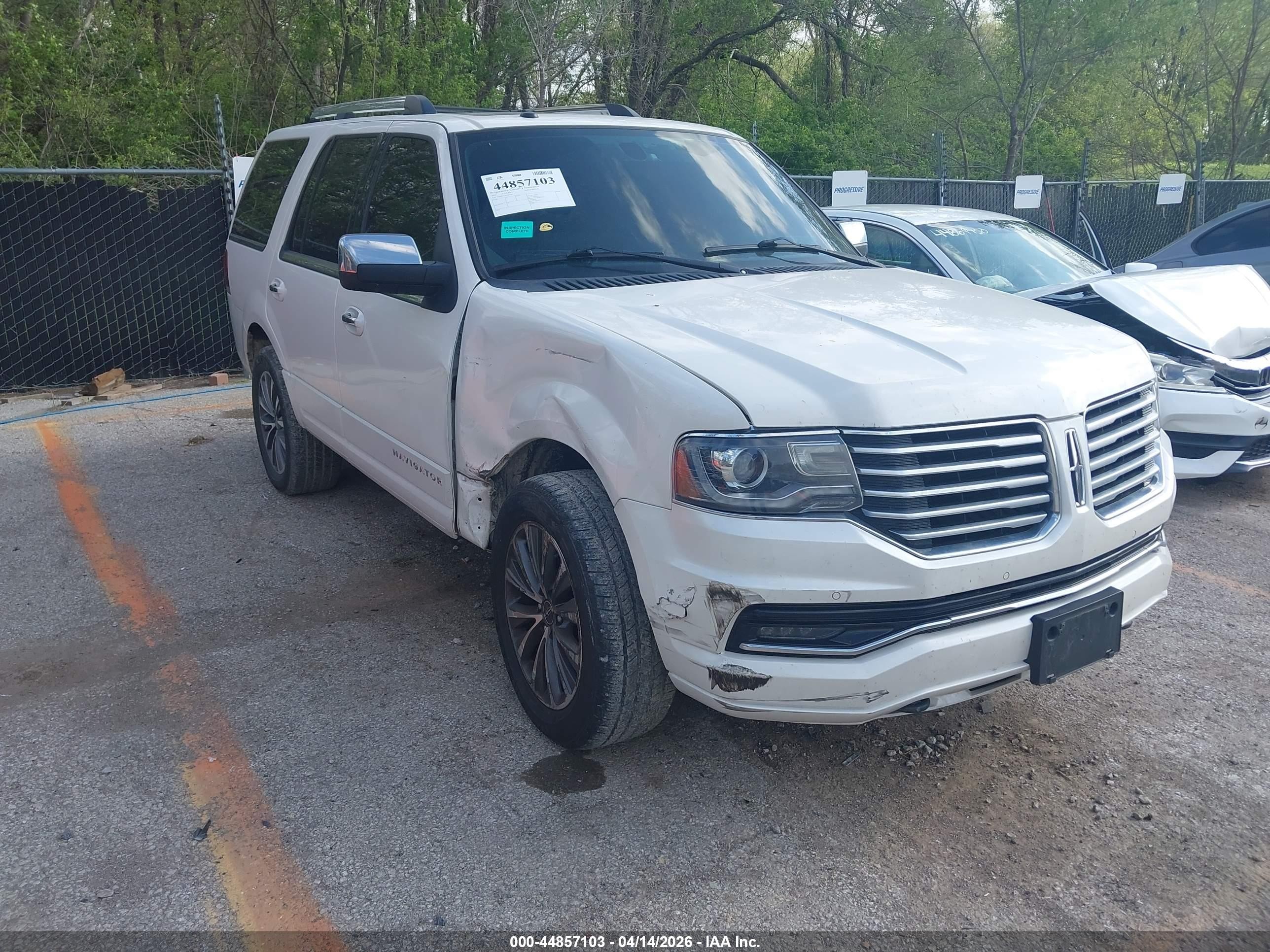 2015 Lincoln Navigator   White vin: 5LMJJ2JT3FEJ03245