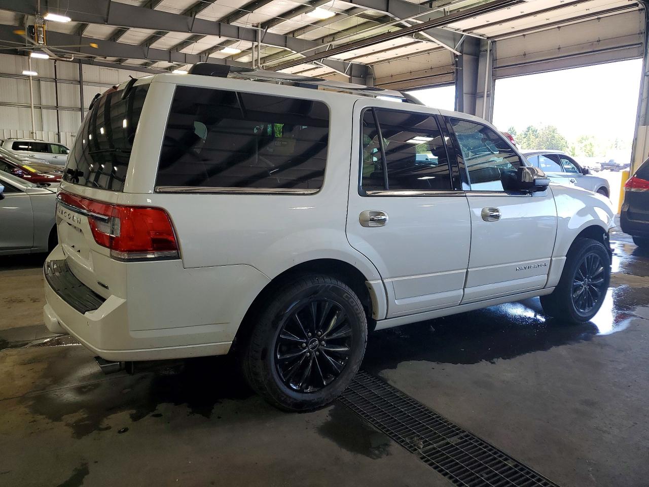 2015 Lincoln Navigator Белый vin: 5LMJJ2JT3FEJ13113
