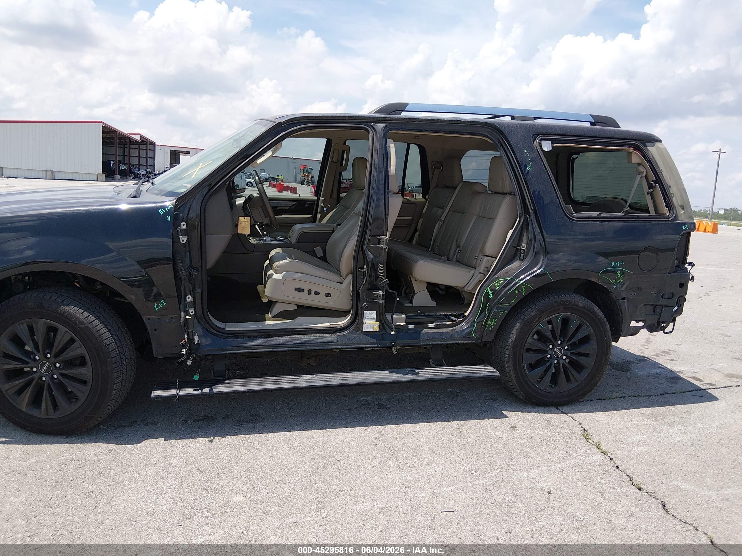 2015 Lincoln Navigator   Black vin: 5LMJJ2JT4FEJ13332