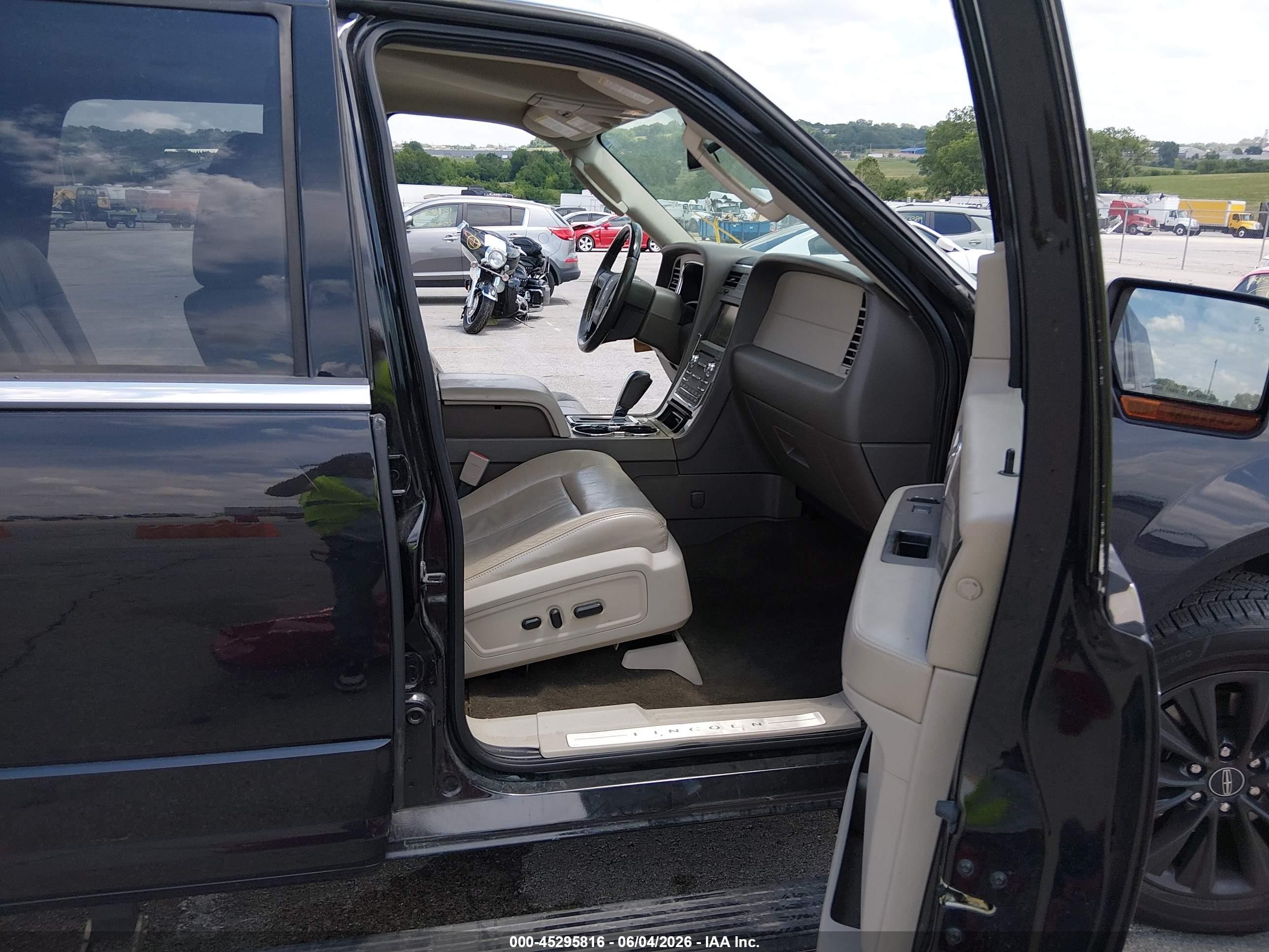 2015 Lincoln Navigator   Black vin: 5LMJJ2JT4FEJ13332