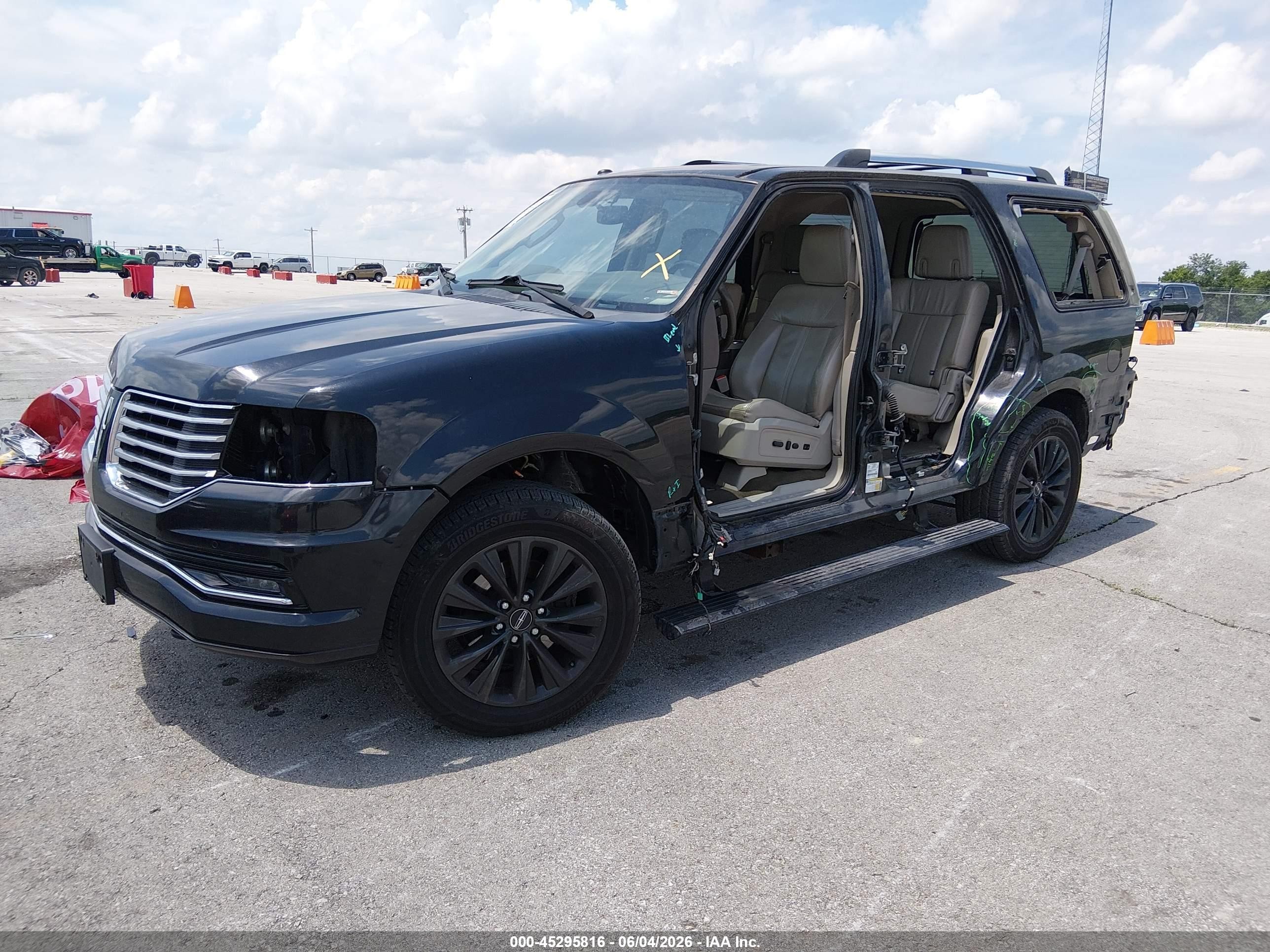 2015 Lincoln Navigator   Black vin: 5LMJJ2JT4FEJ13332