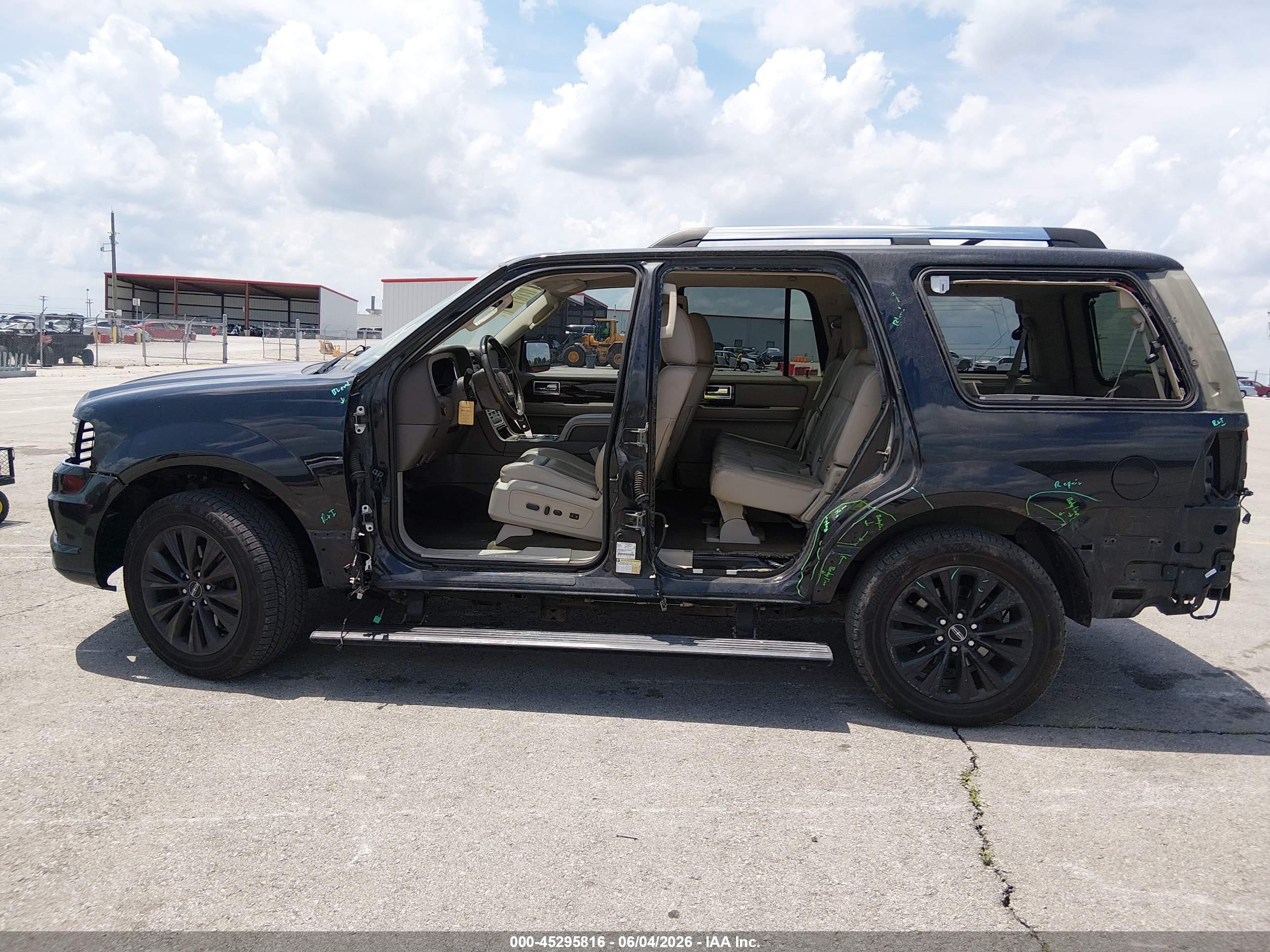 2015 Lincoln Navigator   Black vin: 5LMJJ2JT4FEJ13332