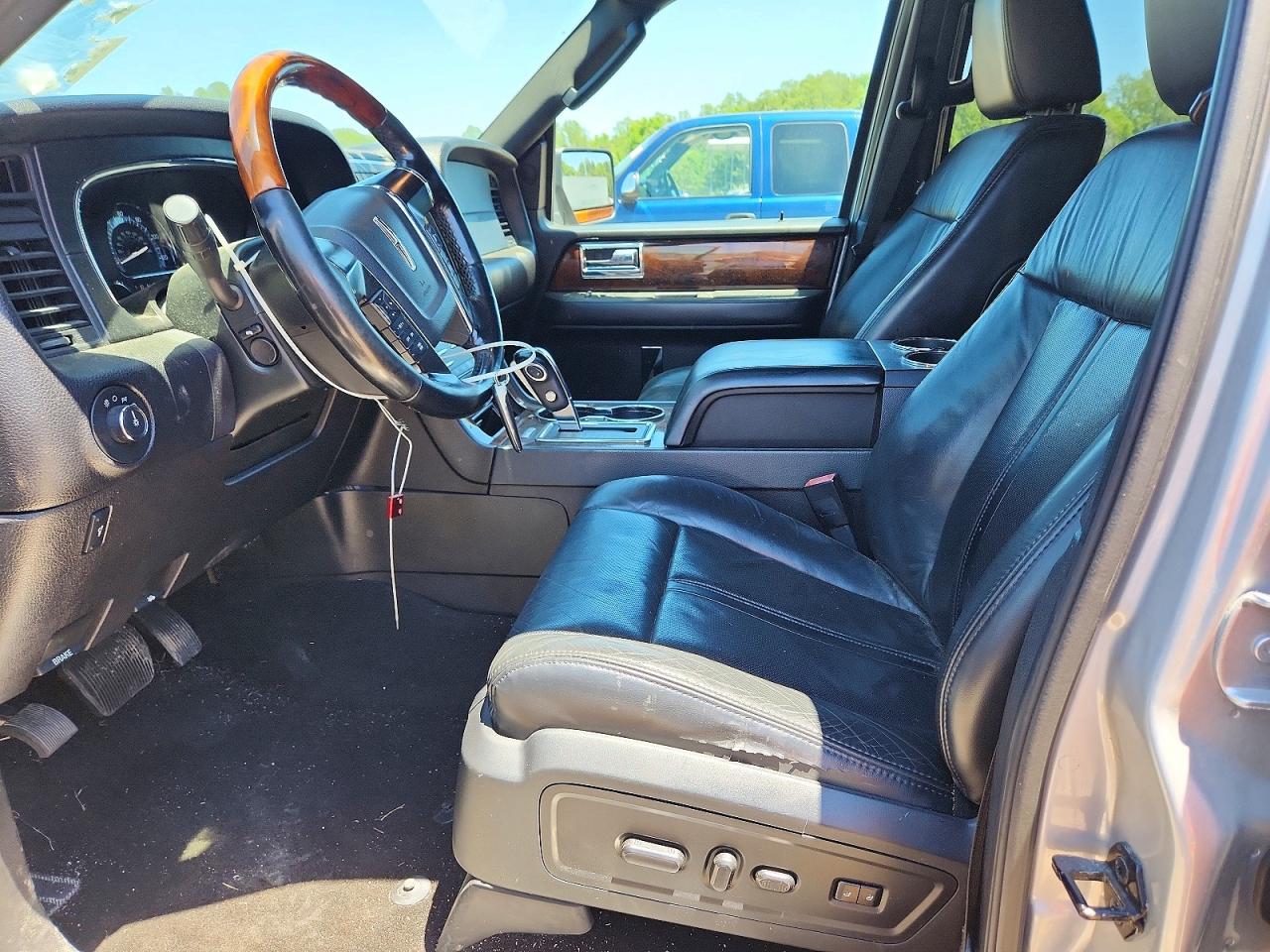 2015 Lincoln Navigator Silver vin: 5LMJJ2JT7FEJ01630