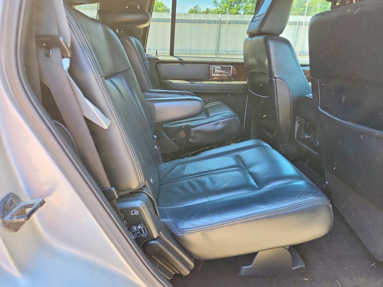 2015 Lincoln Navigator Silver vin: 5LMJJ2JT7FEJ01630