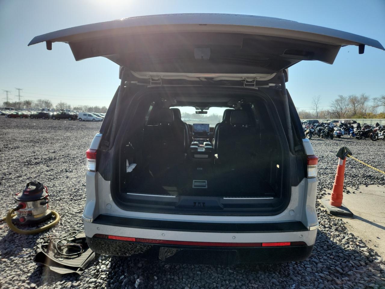 2024 Lincoln Navigator Reserve Cream vin: 5LMJJ2LG9REL11425