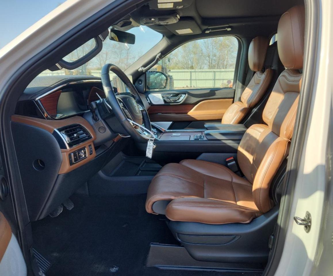 2024 Lincoln Navigator Reserve Cream vin: 5LMJJ2LG9REL11425