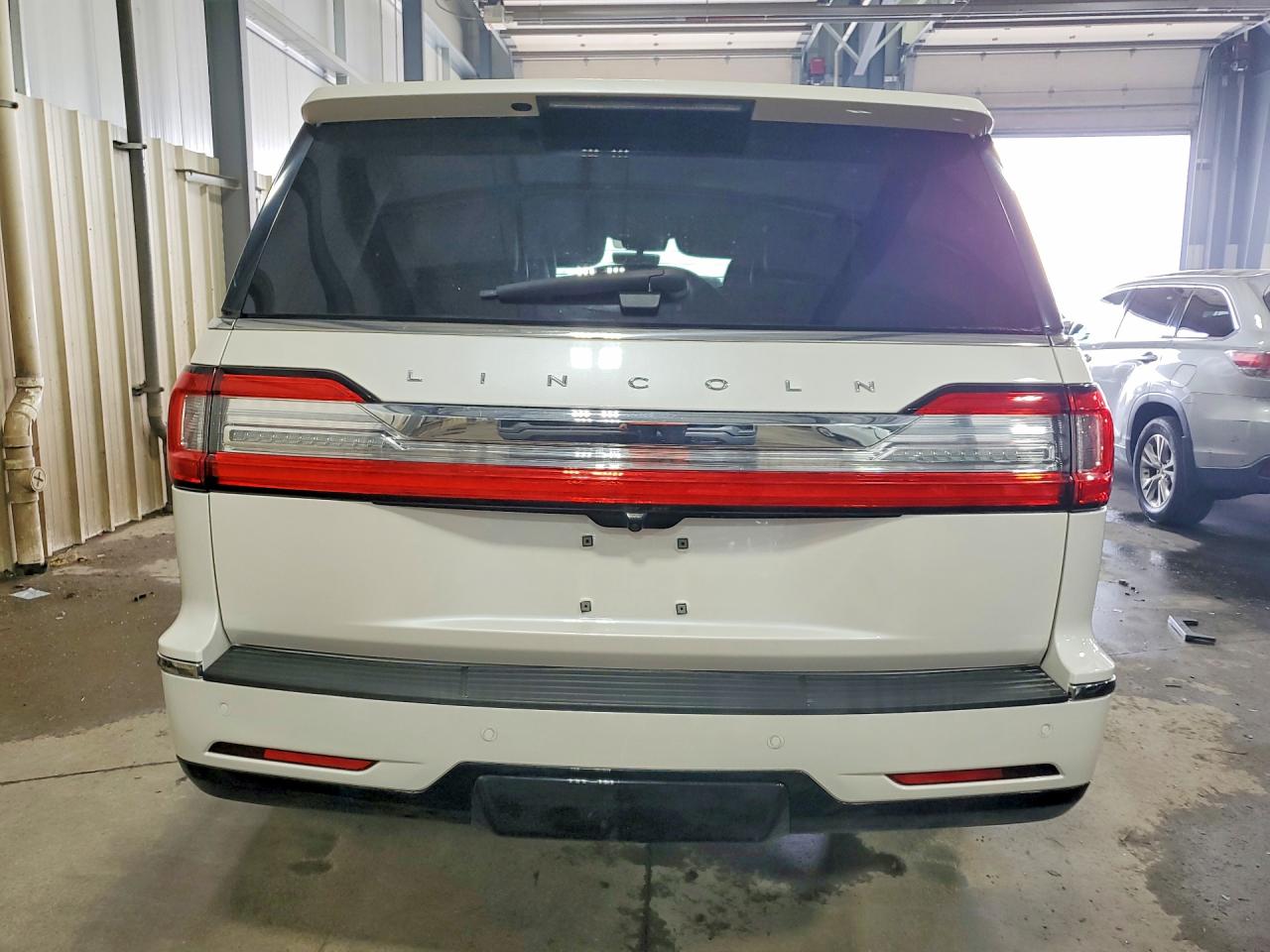 2018 Lincoln Navigator Reserve White vin: 5LMJJ2LT3JEL02589