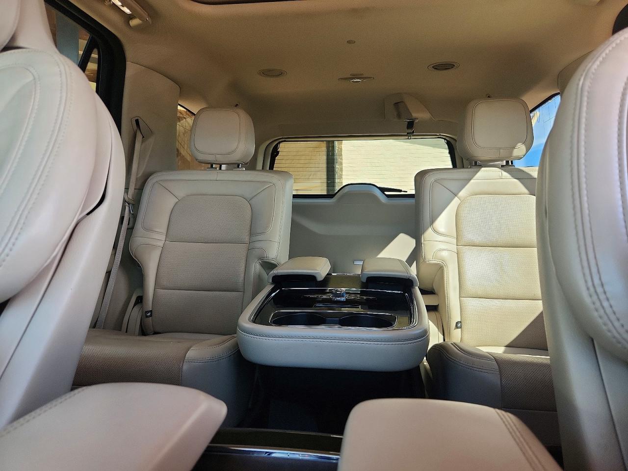 2020 Lincoln Navigator Reserve White vin: 5LMJJ2LT6LEL19373