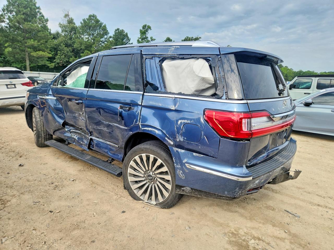 2020 Lincoln Navigator Reserve Blue vin: 5LMJJ2LT8LEL22887