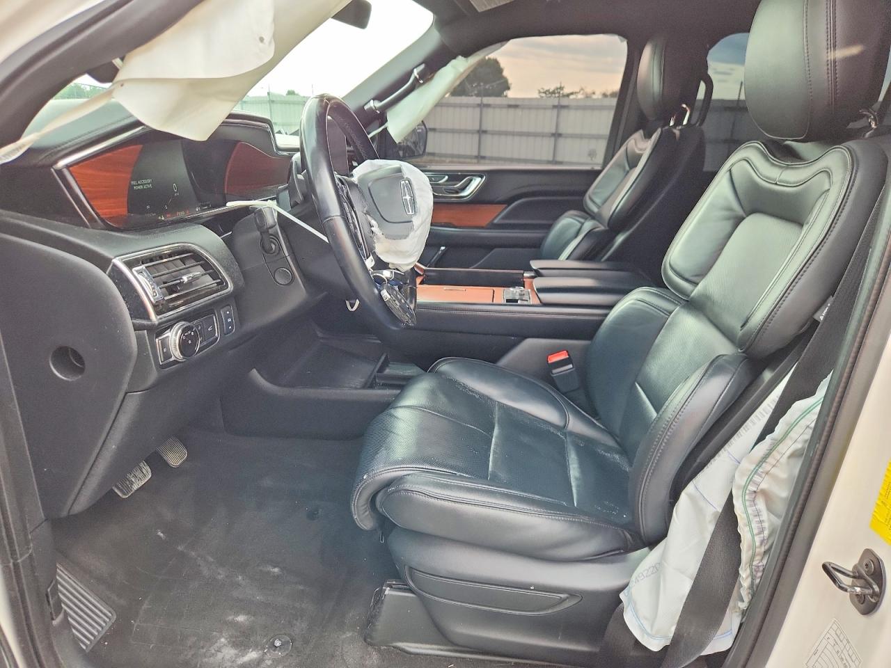 2018 Lincoln Navigator Premiere White vin: 5LMJJ2NT2JEL07649