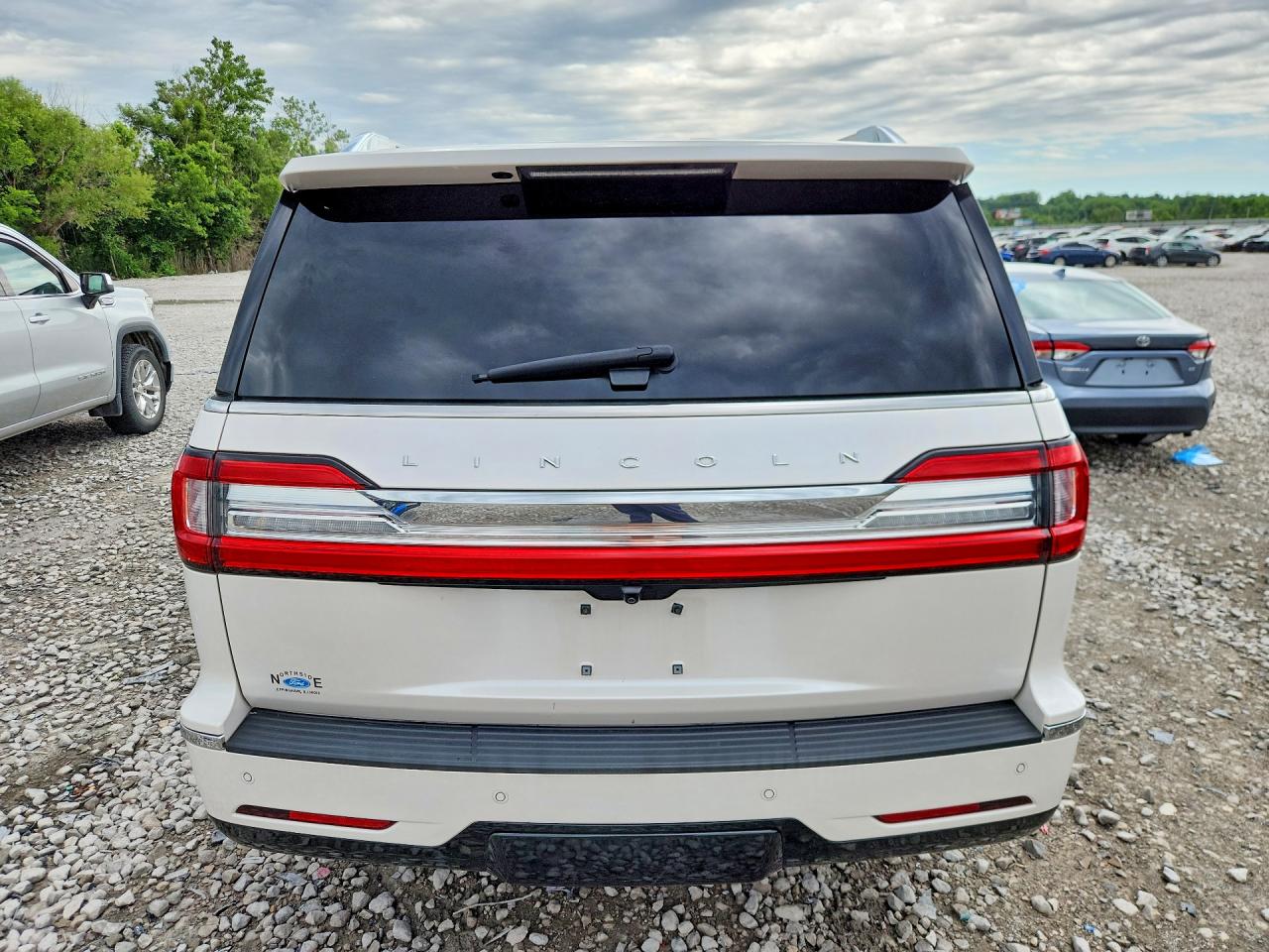 2018 Lincoln Navigator Premiere White vin: 5LMJJ2NT2JEL07649