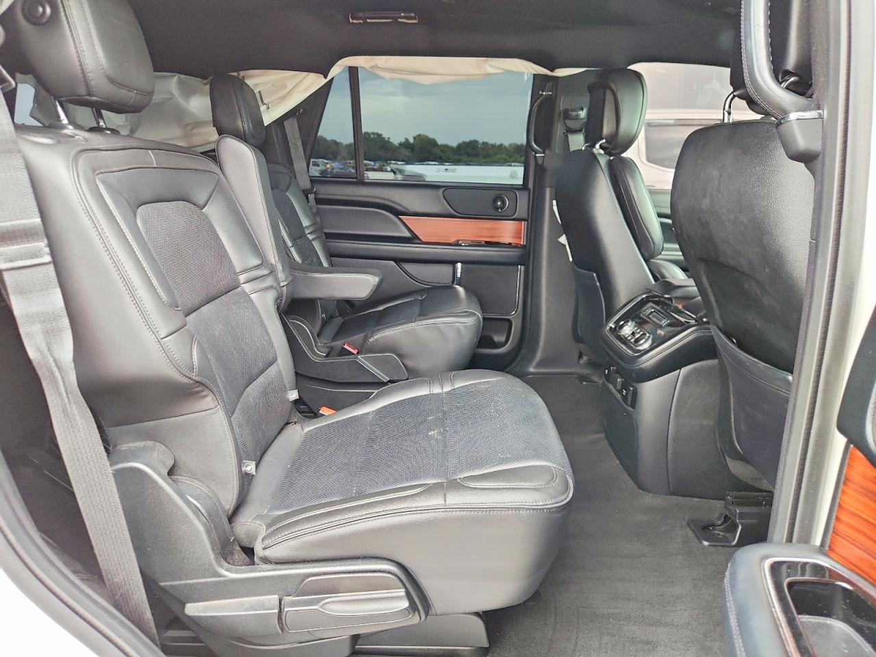 2018 Lincoln Navigator Premiere White vin: 5LMJJ2NT2JEL07649