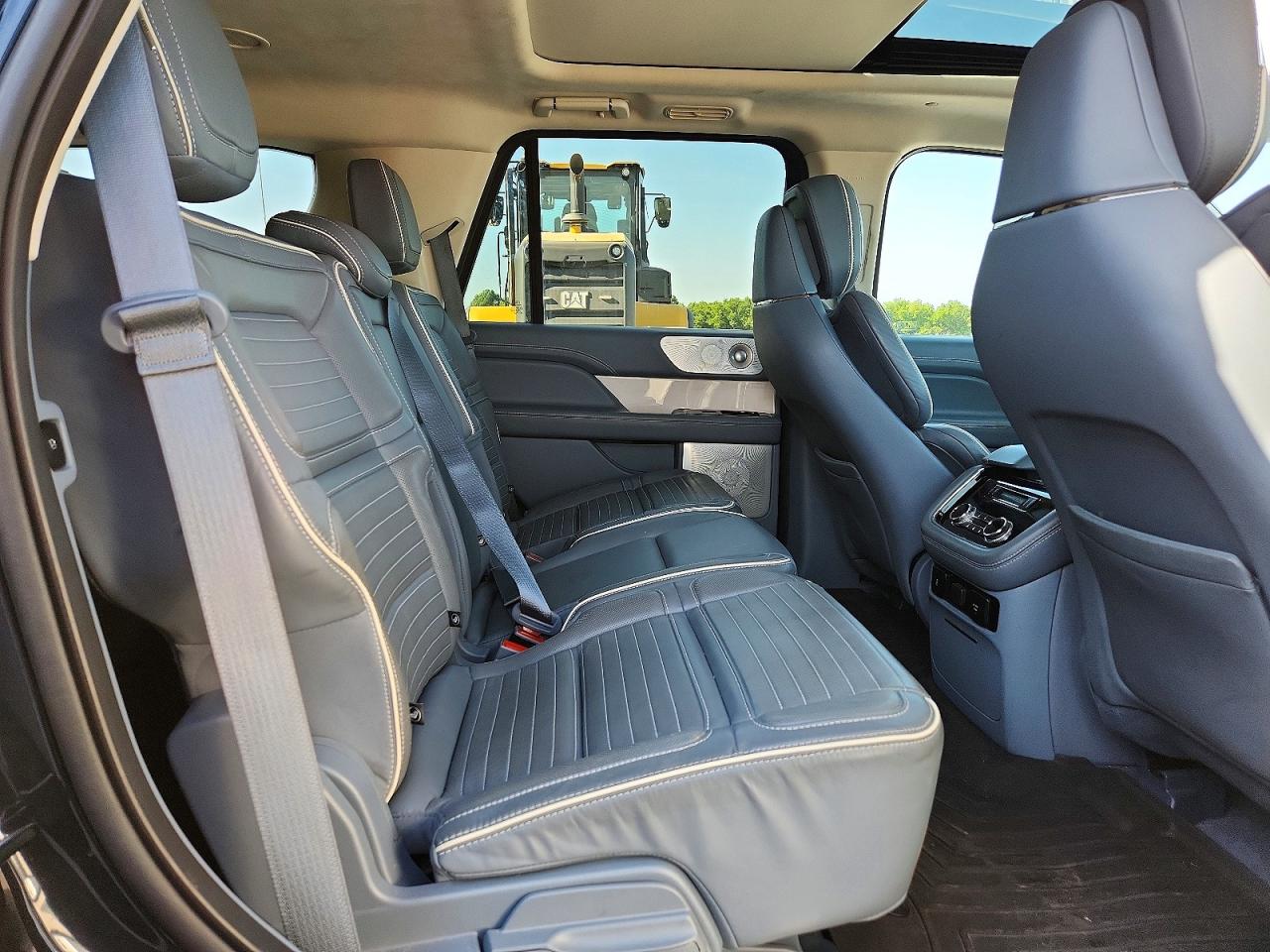 2021 Lincoln Navigator Black Label Black vin: 5LMJJ2TT5MEL03960