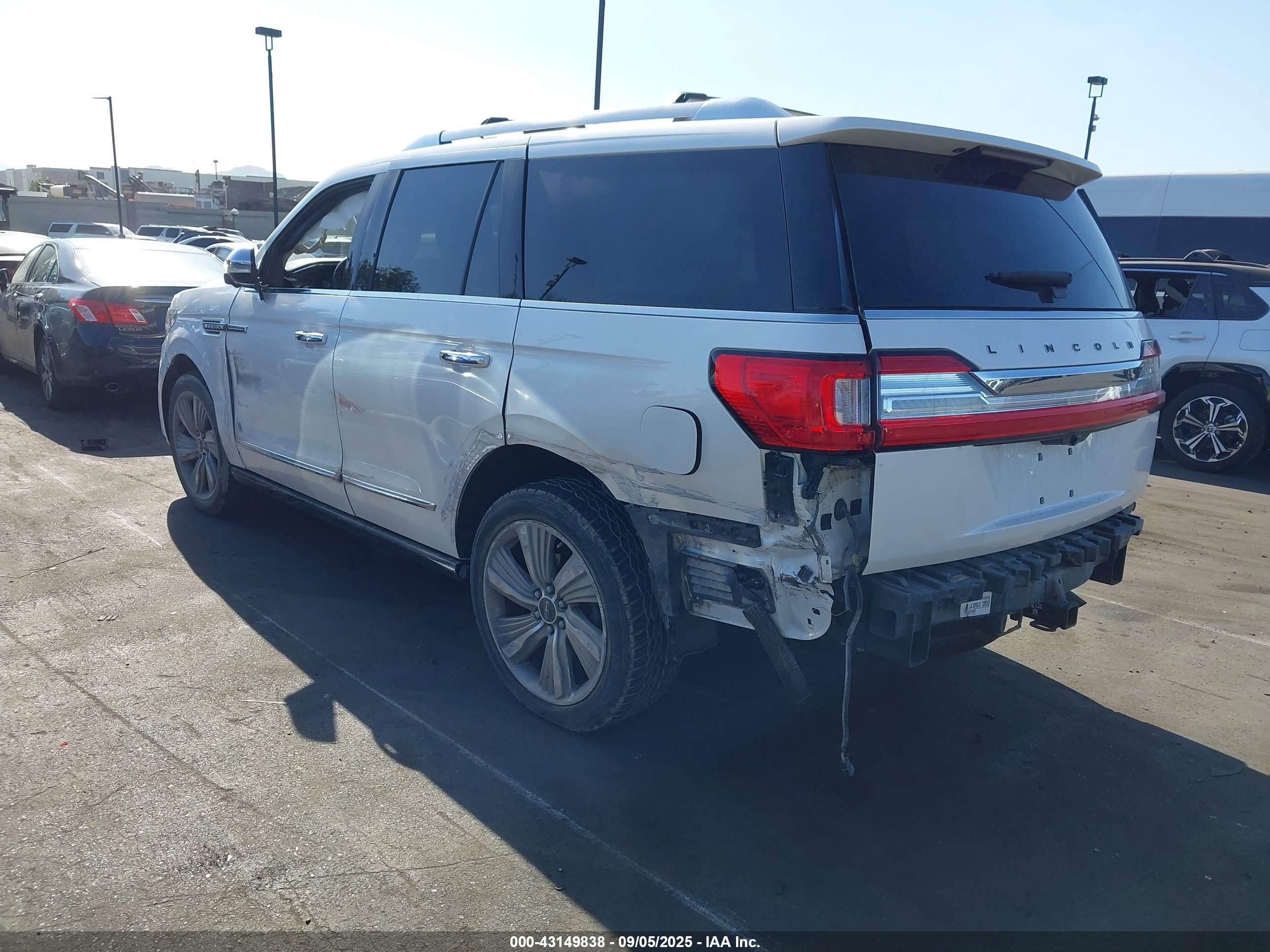 2018 Lincoln Navigator Black Label White vin: 5LMJJ2TTXJEL06641