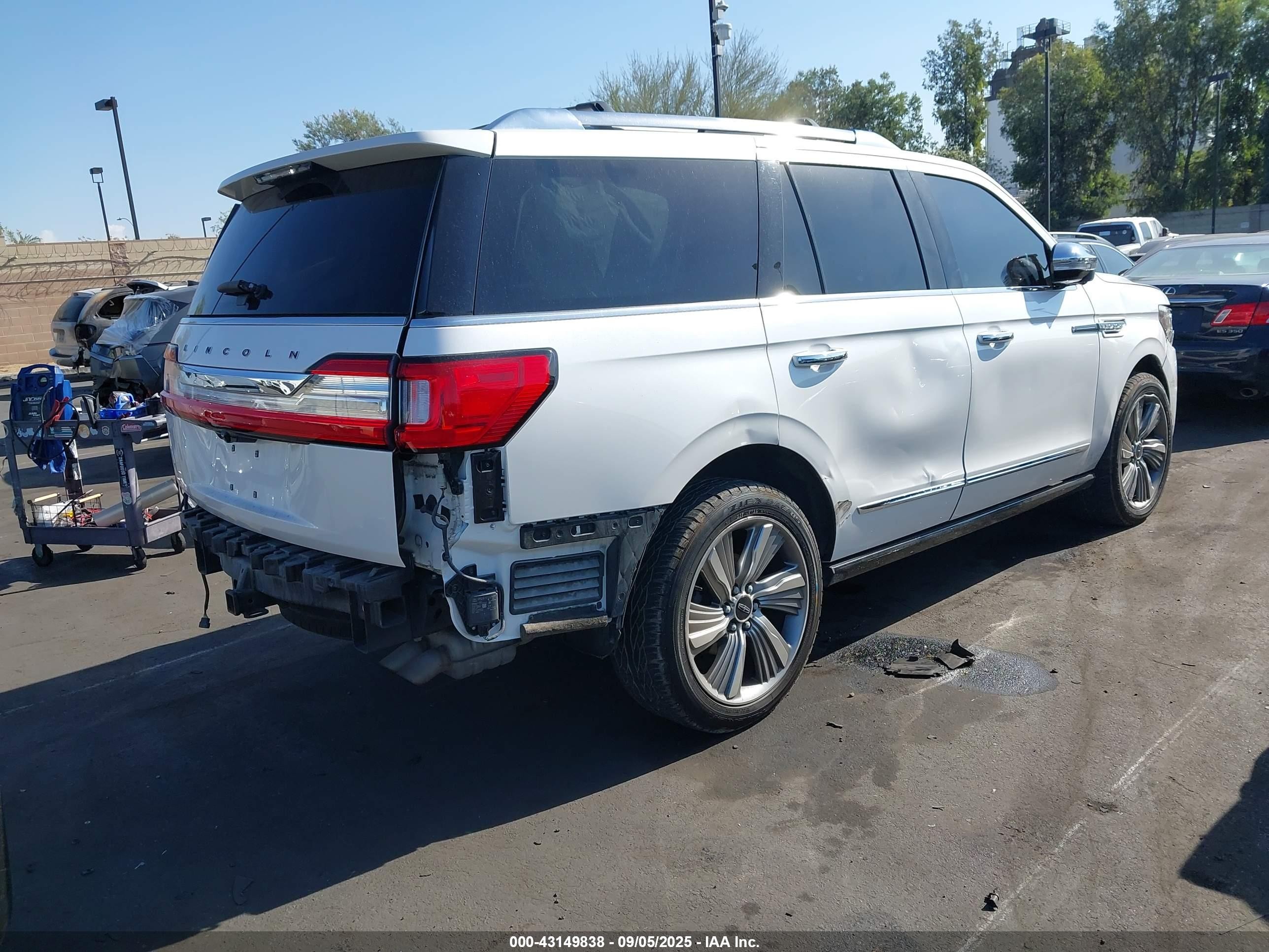 2018 Lincoln Navigator Black Label White vin: 5LMJJ2TTXJEL06641