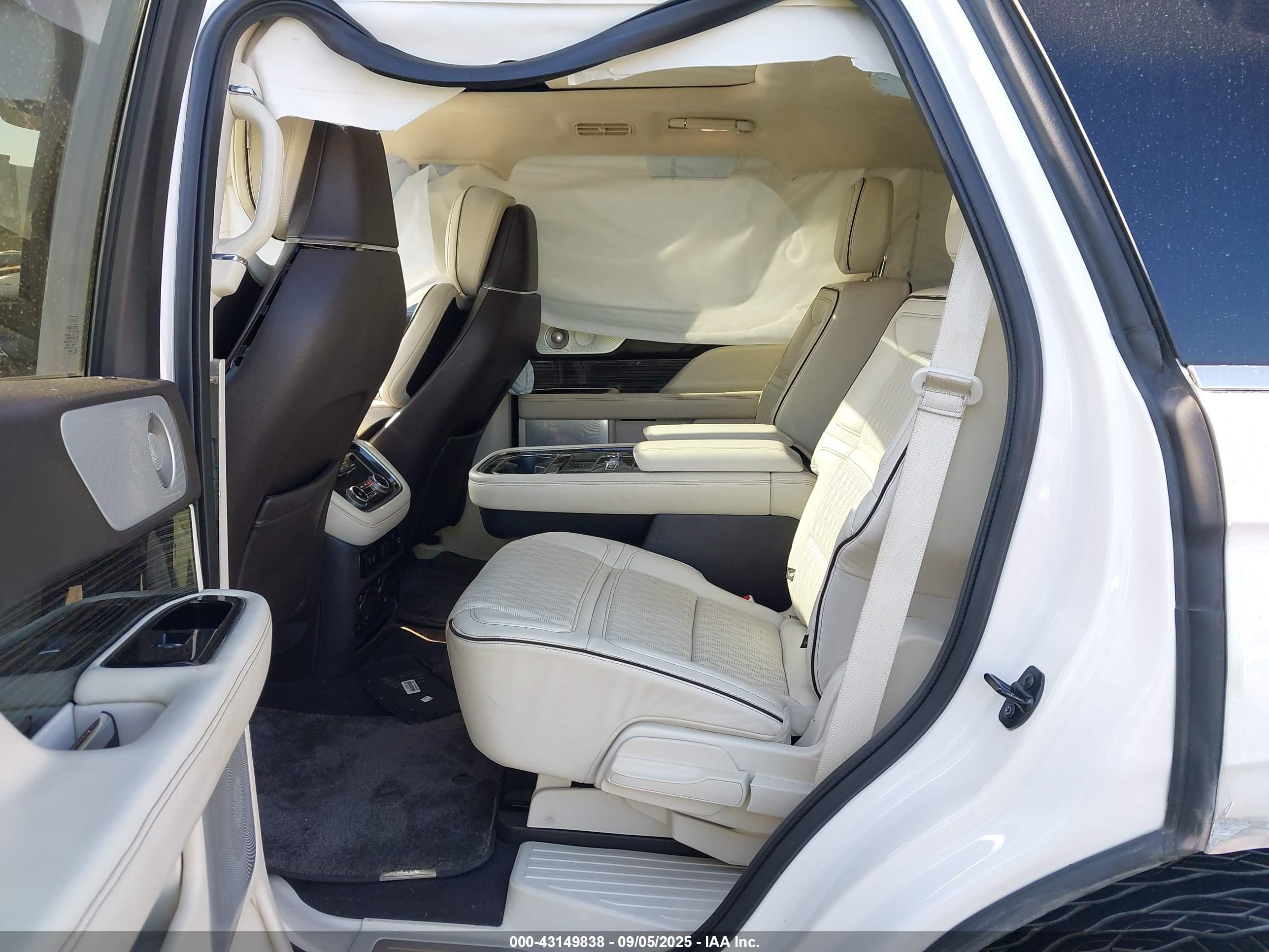 2018 Lincoln Navigator Black Label White vin: 5LMJJ2TTXJEL06641