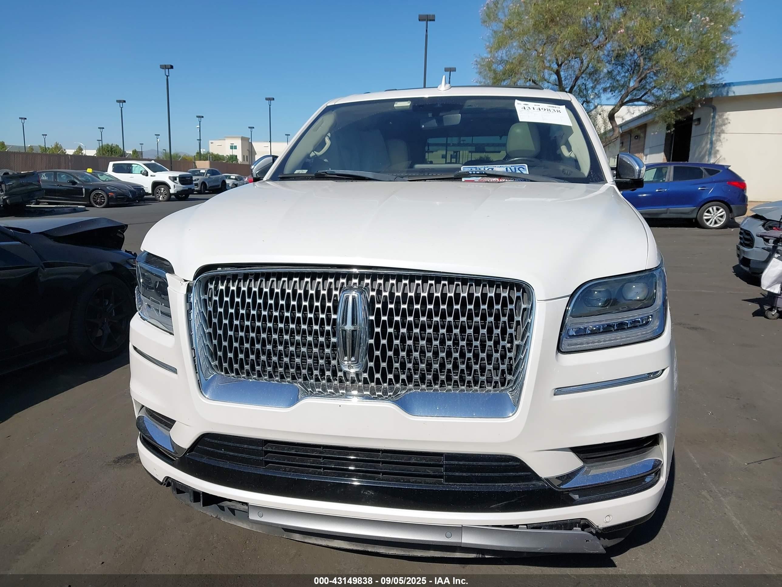 2018 Lincoln Navigator Black Label White vin: 5LMJJ2TTXJEL06641