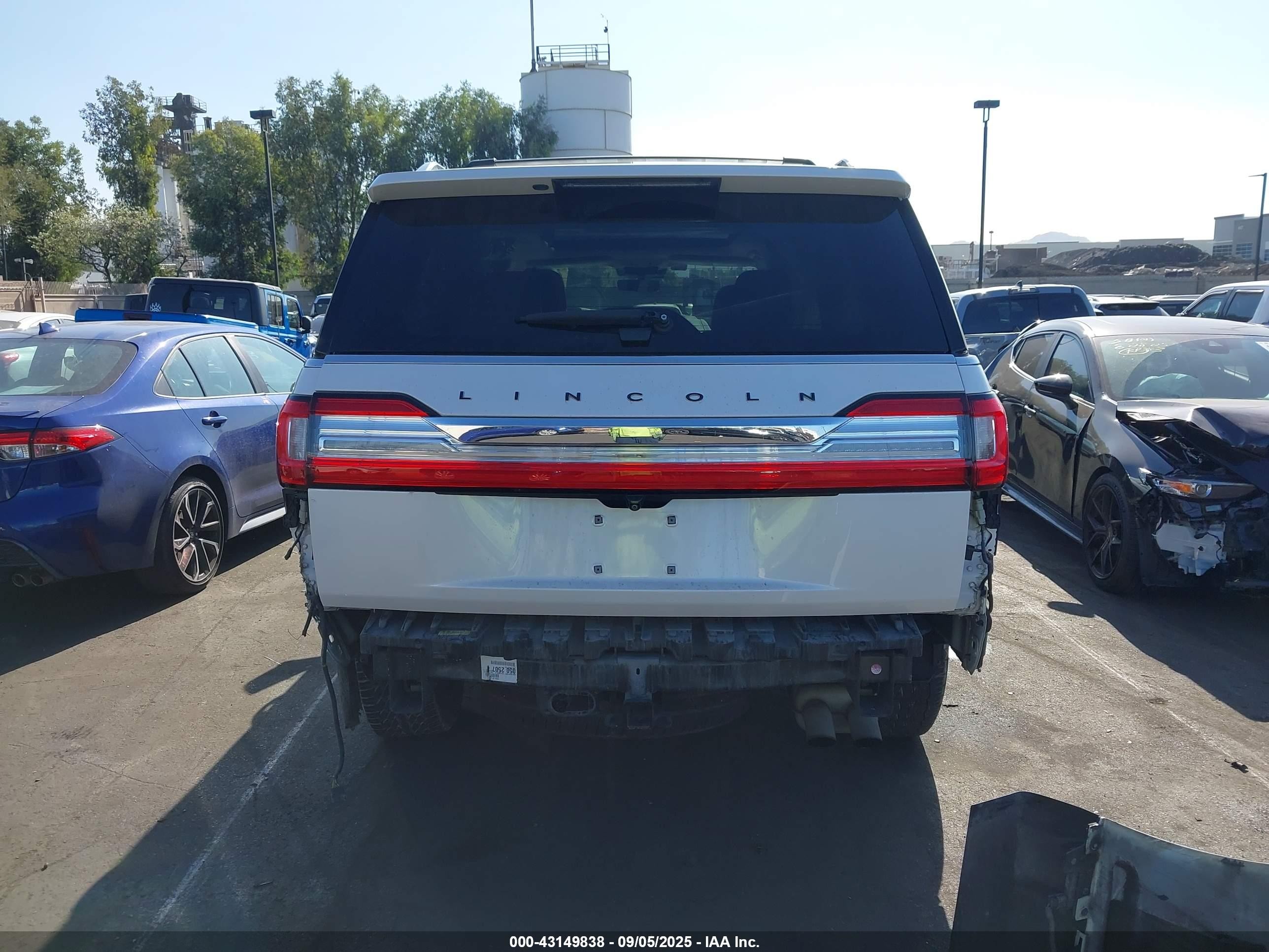 2018 Lincoln Navigator Black Label White vin: 5LMJJ2TTXJEL06641