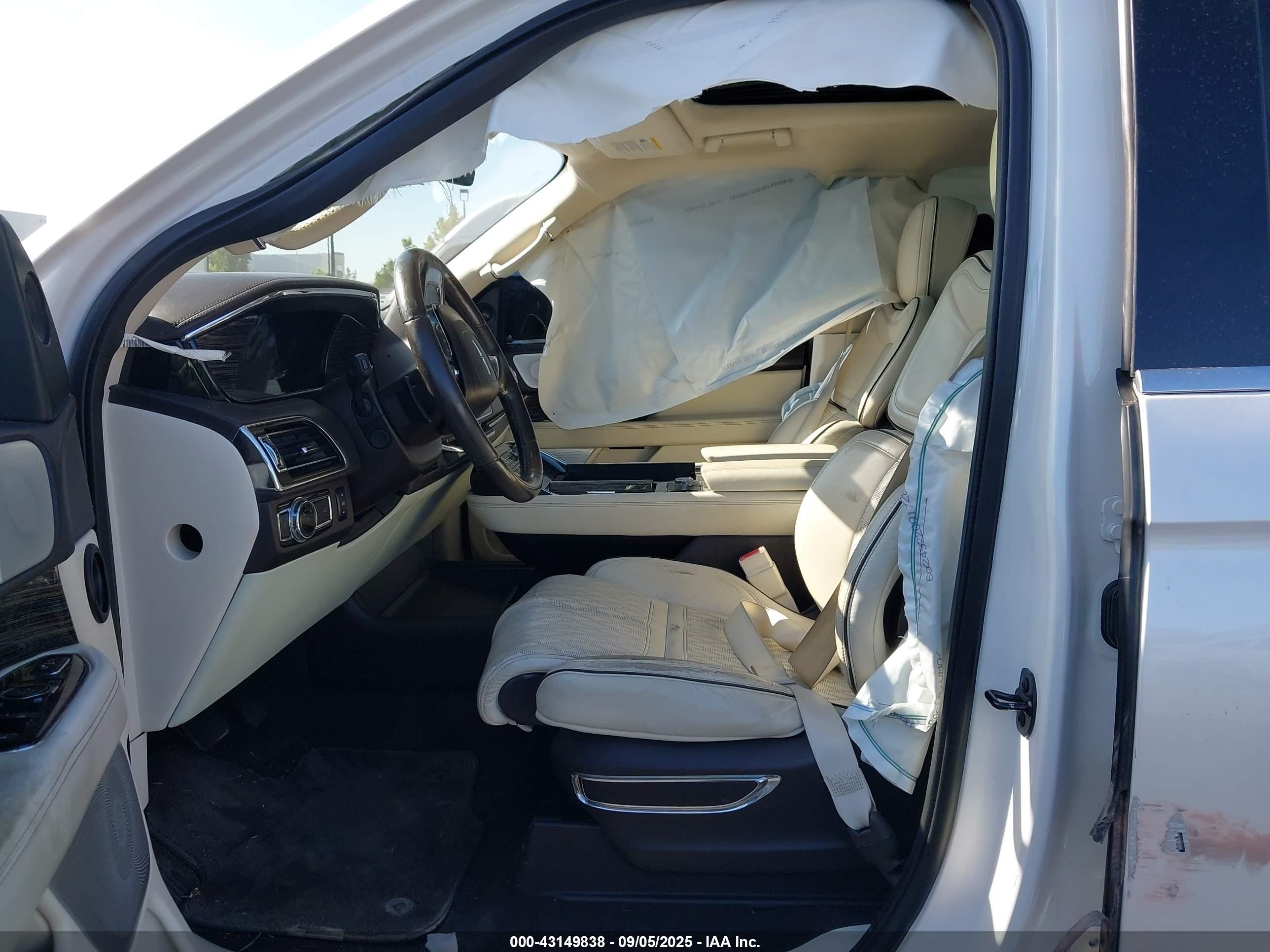 2018 Lincoln Navigator Black Label White vin: 5LMJJ2TTXJEL06641