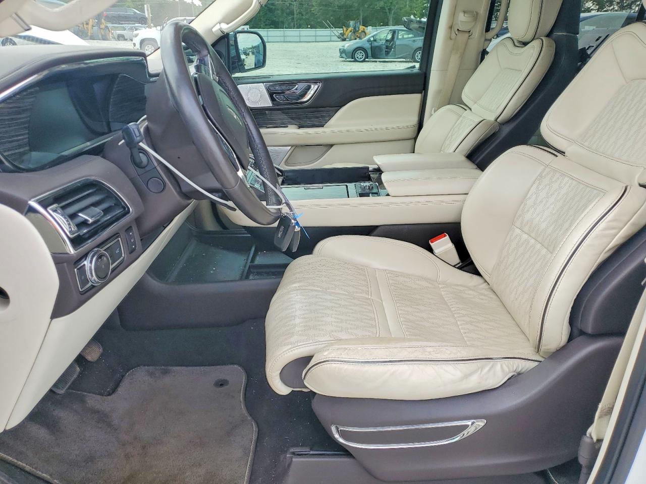 2020 Lincoln Navigator Black Label White vin: 5LMJJ2TTXLEL11681