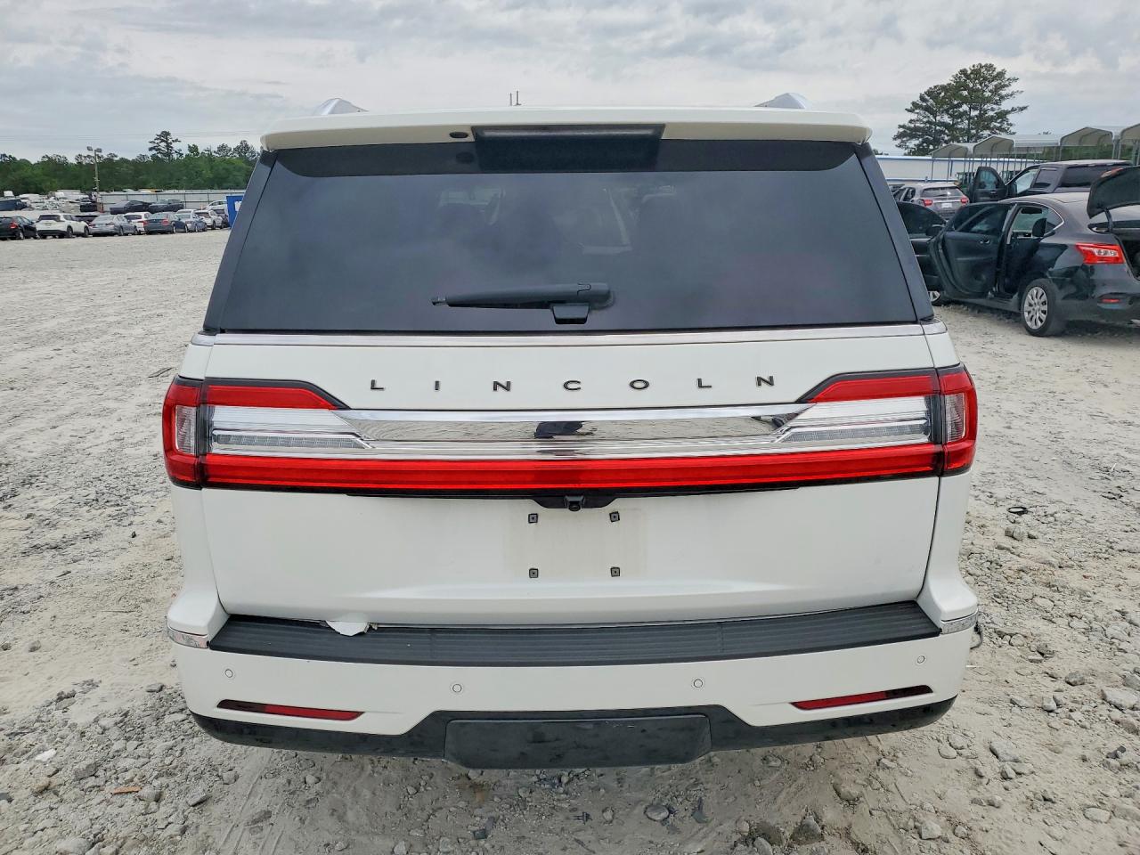 2020 Lincoln Navigator Black Label White vin: 5LMJJ2TTXLEL11681