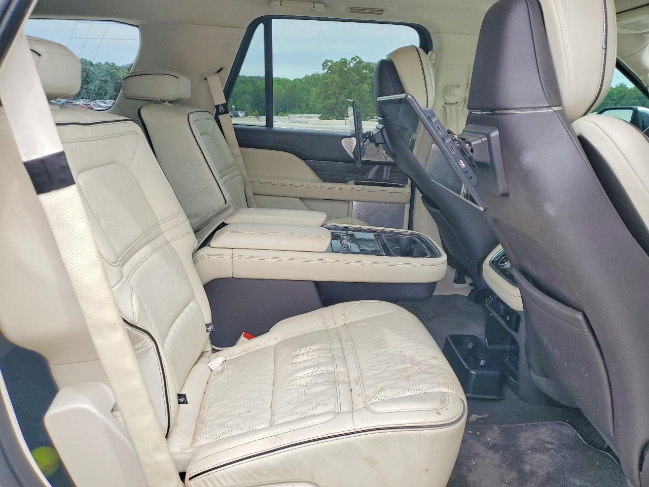 2020 Lincoln Navigator Black Label White vin: 5LMJJ2TTXLEL11681