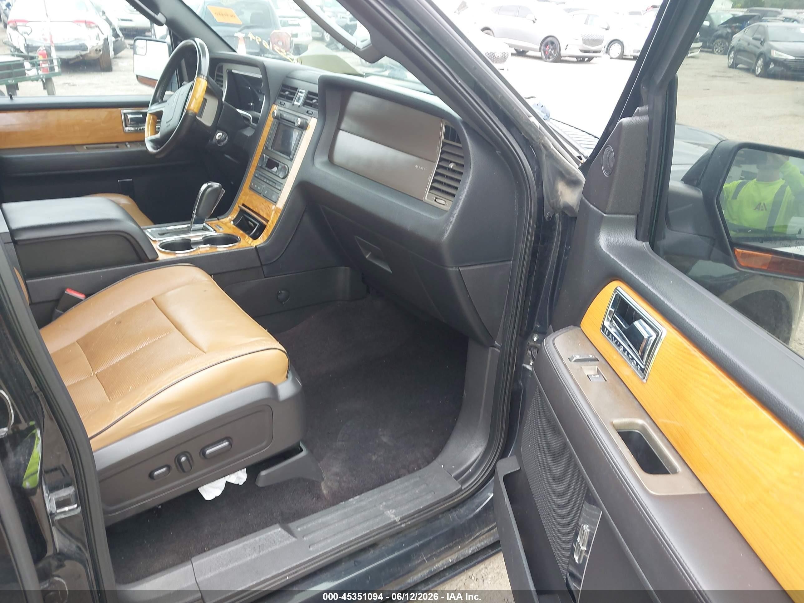 2014 Lincoln Navigator L   Black vin: 5LMJJ3H51EEL03407
