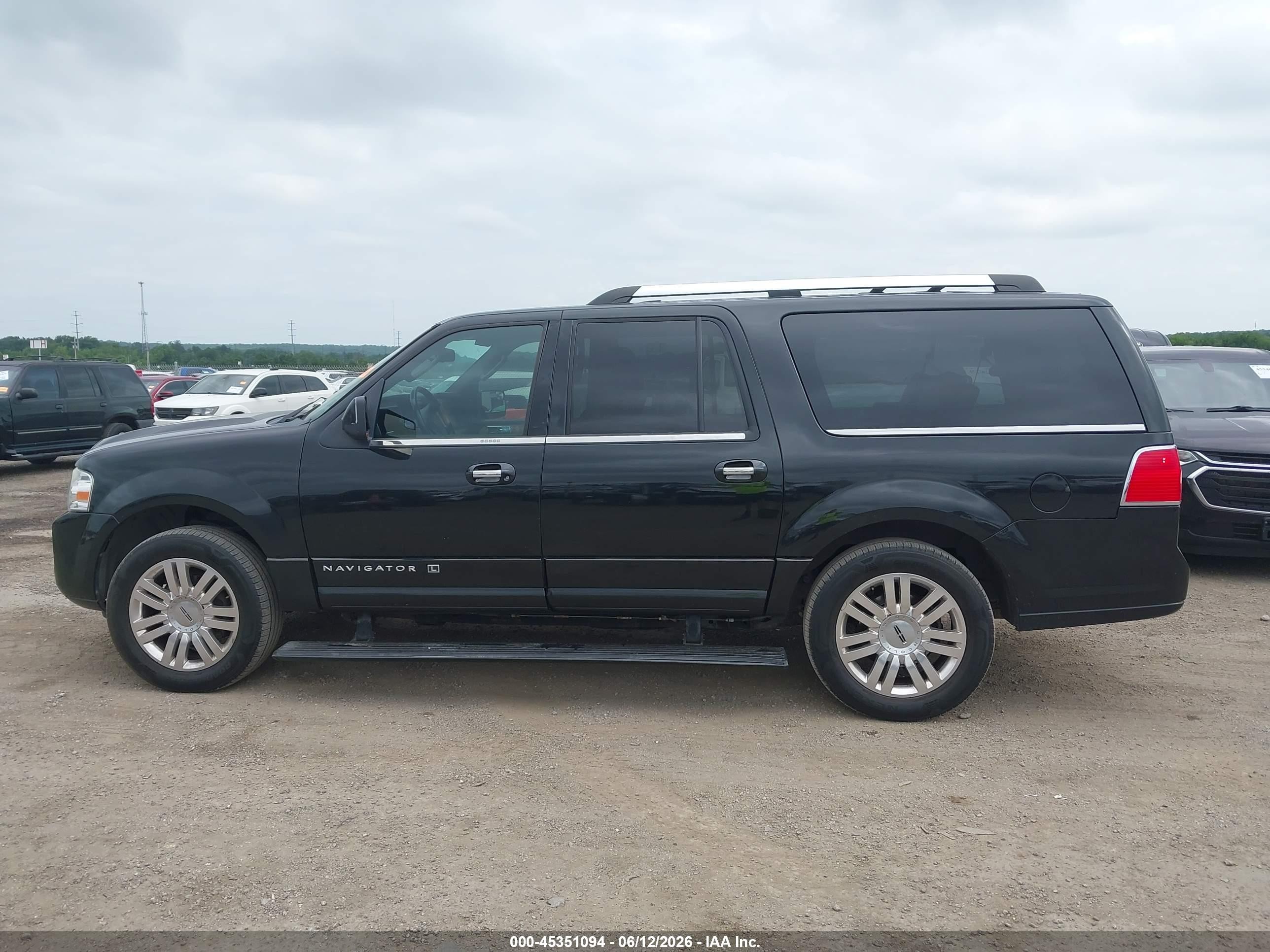 2014 Lincoln Navigator L   Black vin: 5LMJJ3H51EEL03407