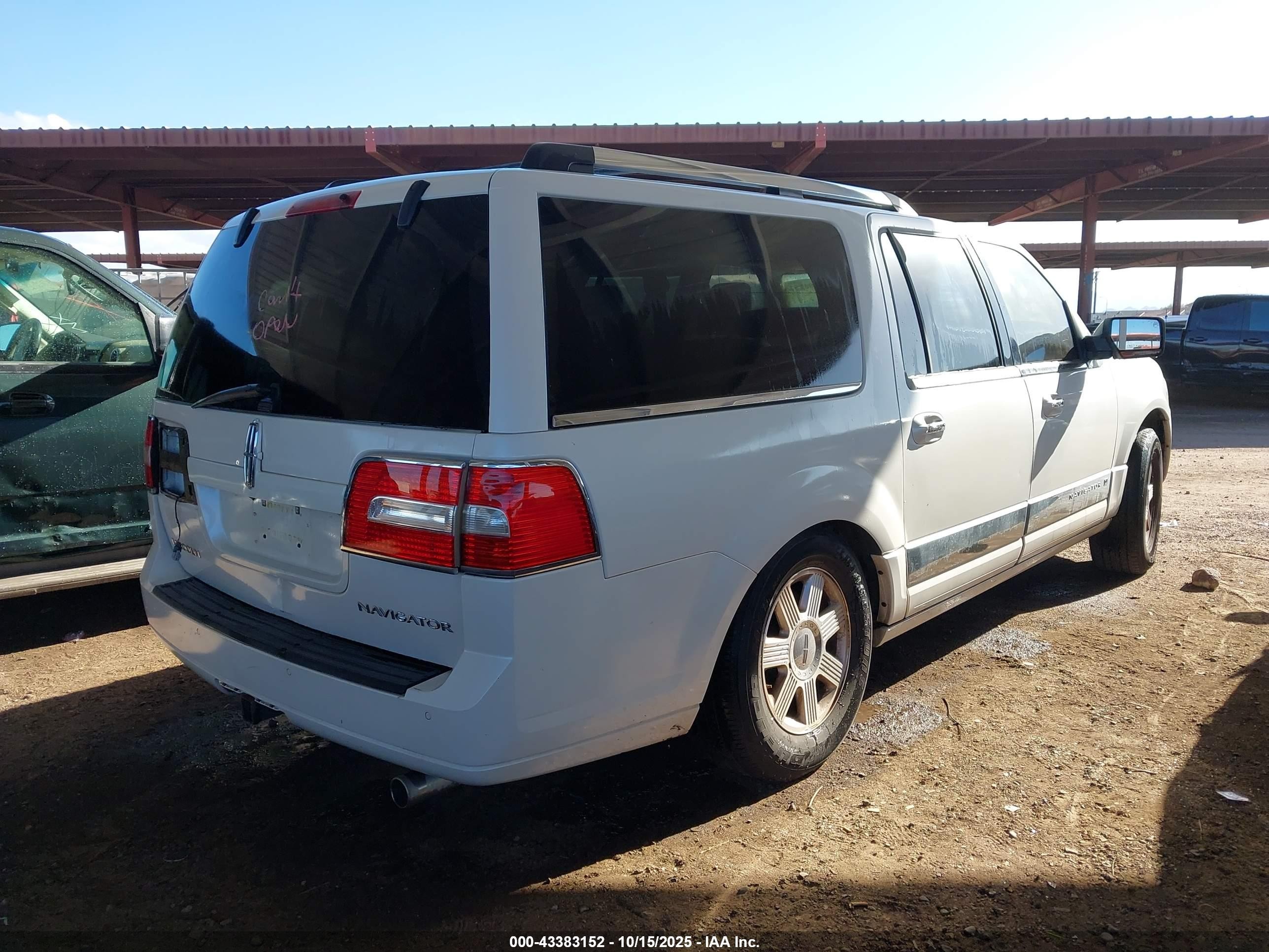 2010 Lincoln Navigator L   White vin: 5LMJJ3H55AEJ03186