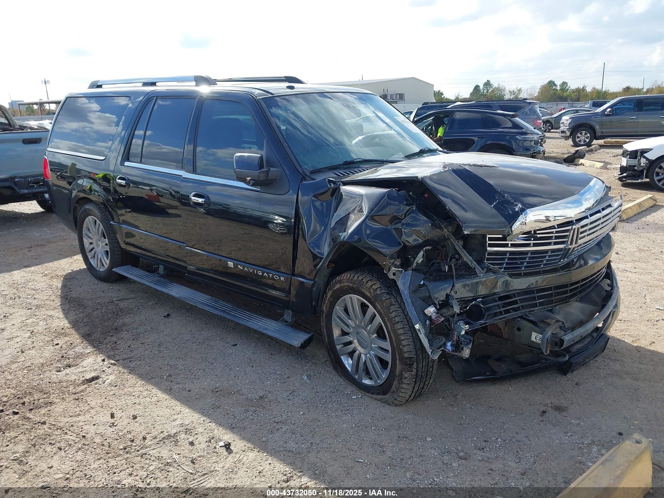 2010 Lincoln Navigator L   Бежевый vin: 5LMJJ3H55AEJ04046