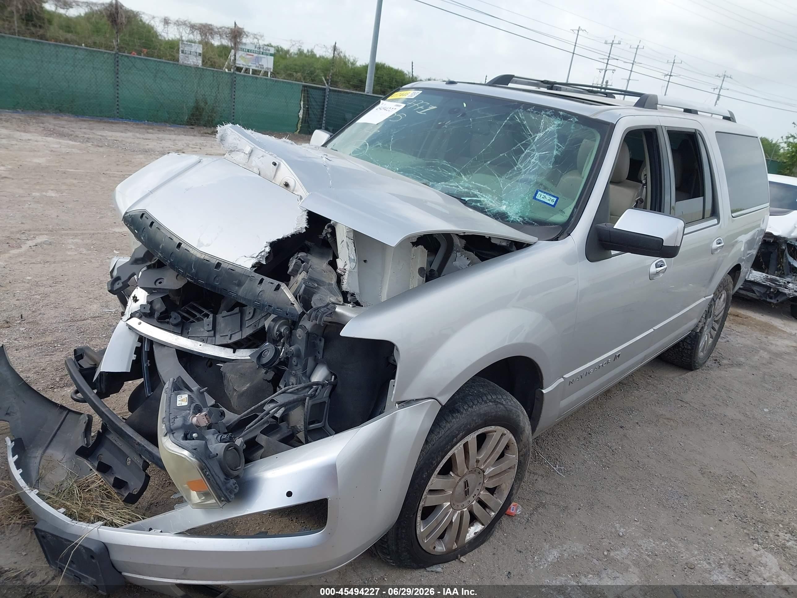 2013 Lincoln Navigator L   Silver vin: 5LMJJ3H56DEL02705