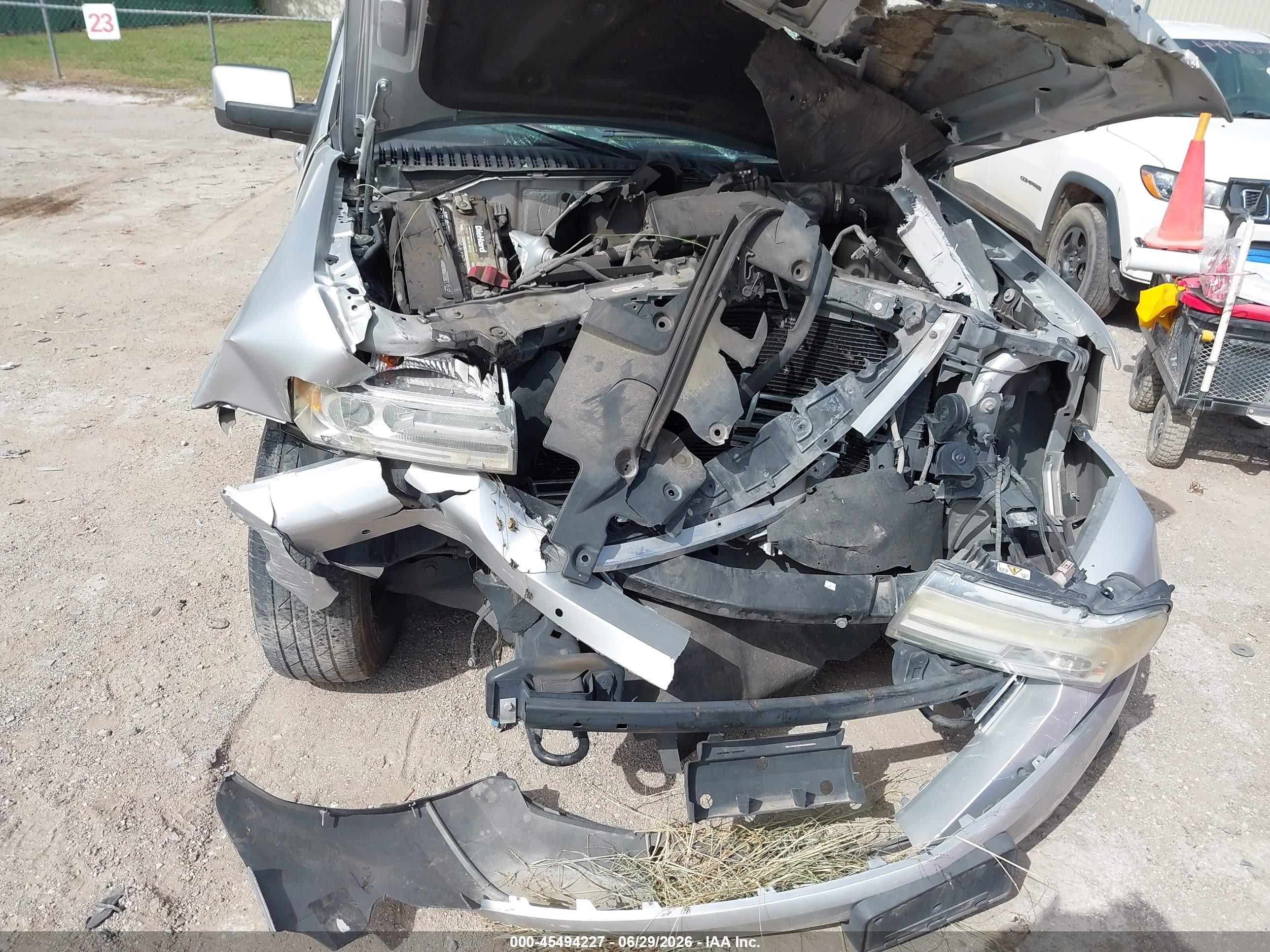2013 Lincoln Navigator L   Silver vin: 5LMJJ3H56DEL02705