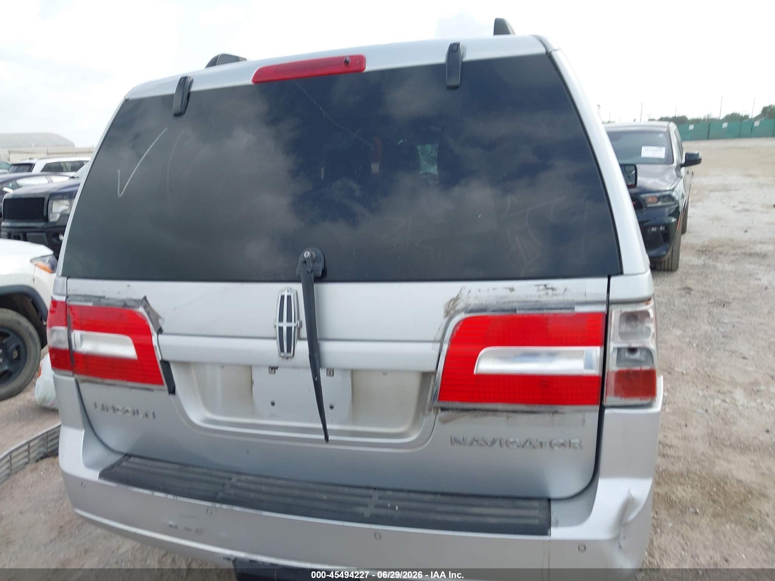 2013 Lincoln Navigator L   Silver vin: 5LMJJ3H56DEL02705